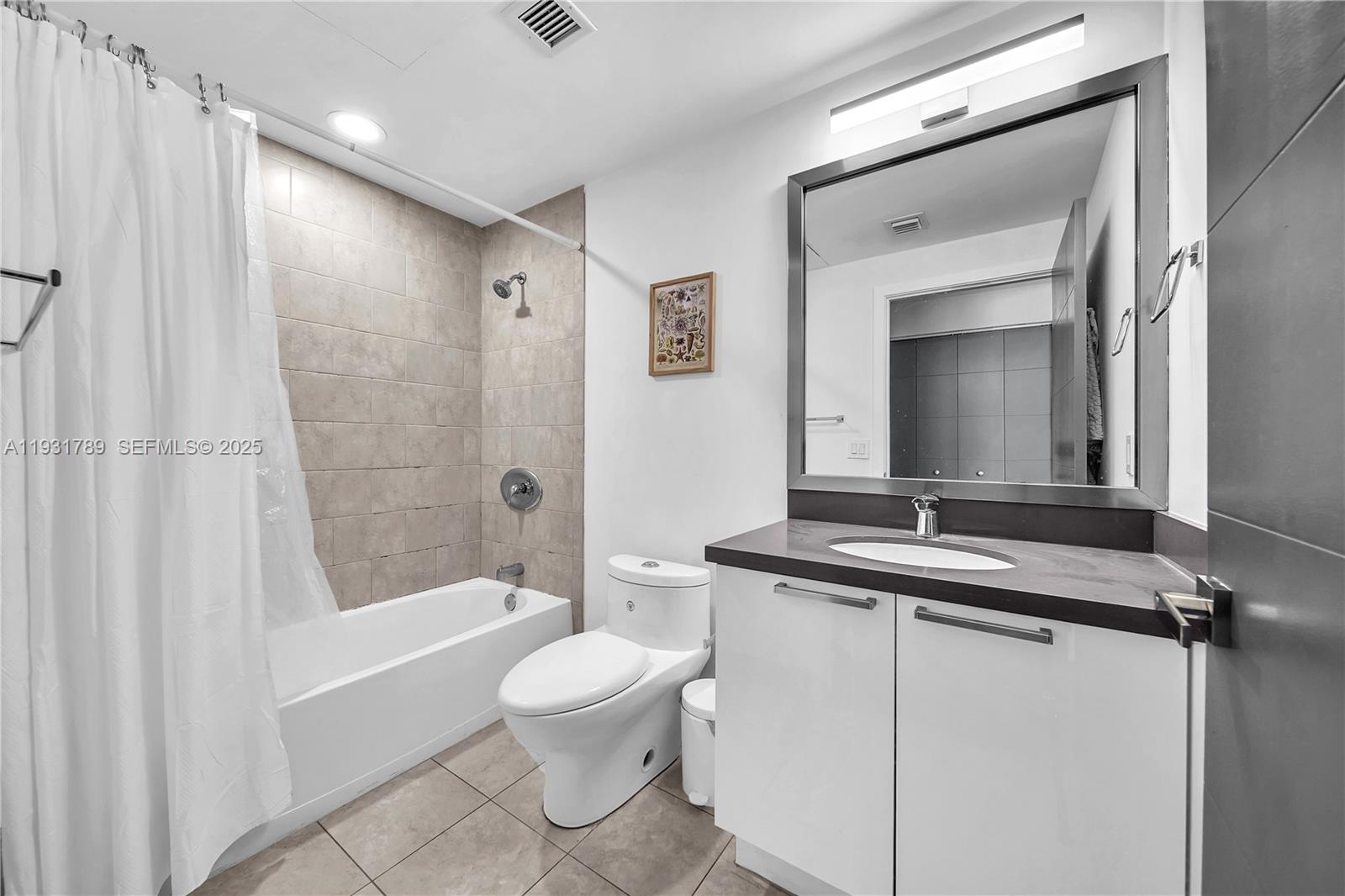 IVY CONDO - Residential