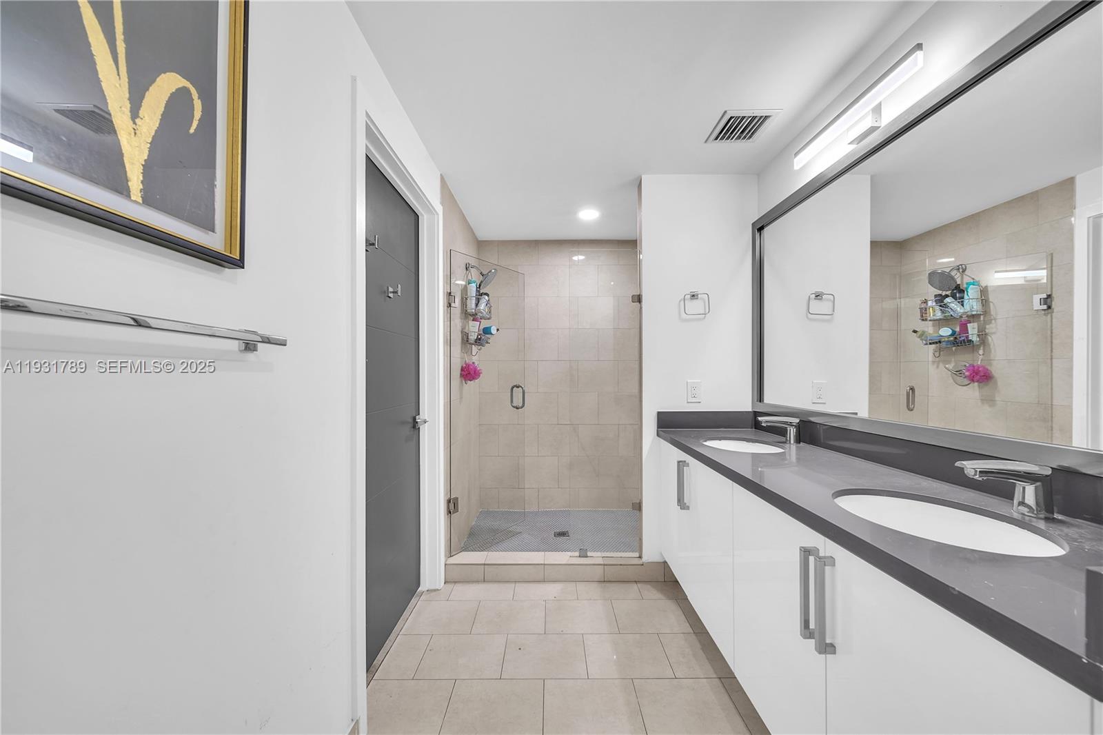 IVY CONDO - Residential