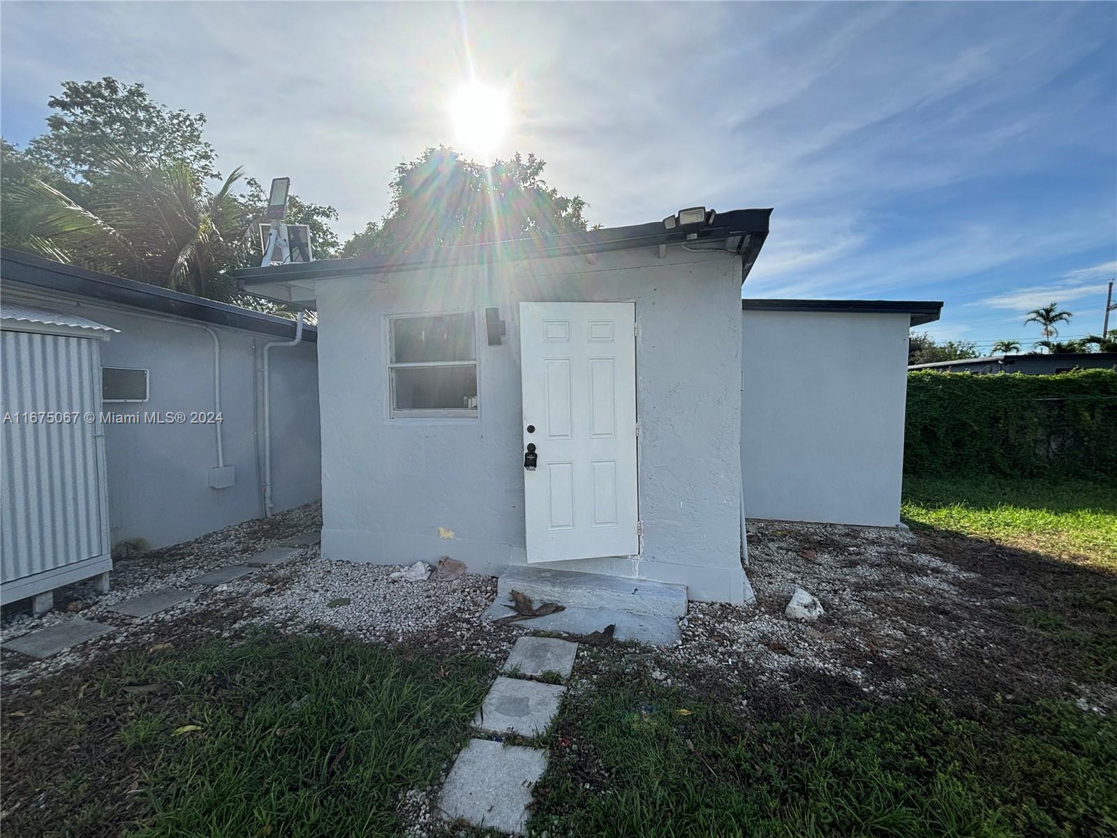Studio For Rent,  convenient location, easy access to local amenities and city highlights. ALL UTILITIES INCLUDED! A great choice for those looking for an economical living option with nearby conveniences.  Don't miss out - contact us today to schedule a viewing!