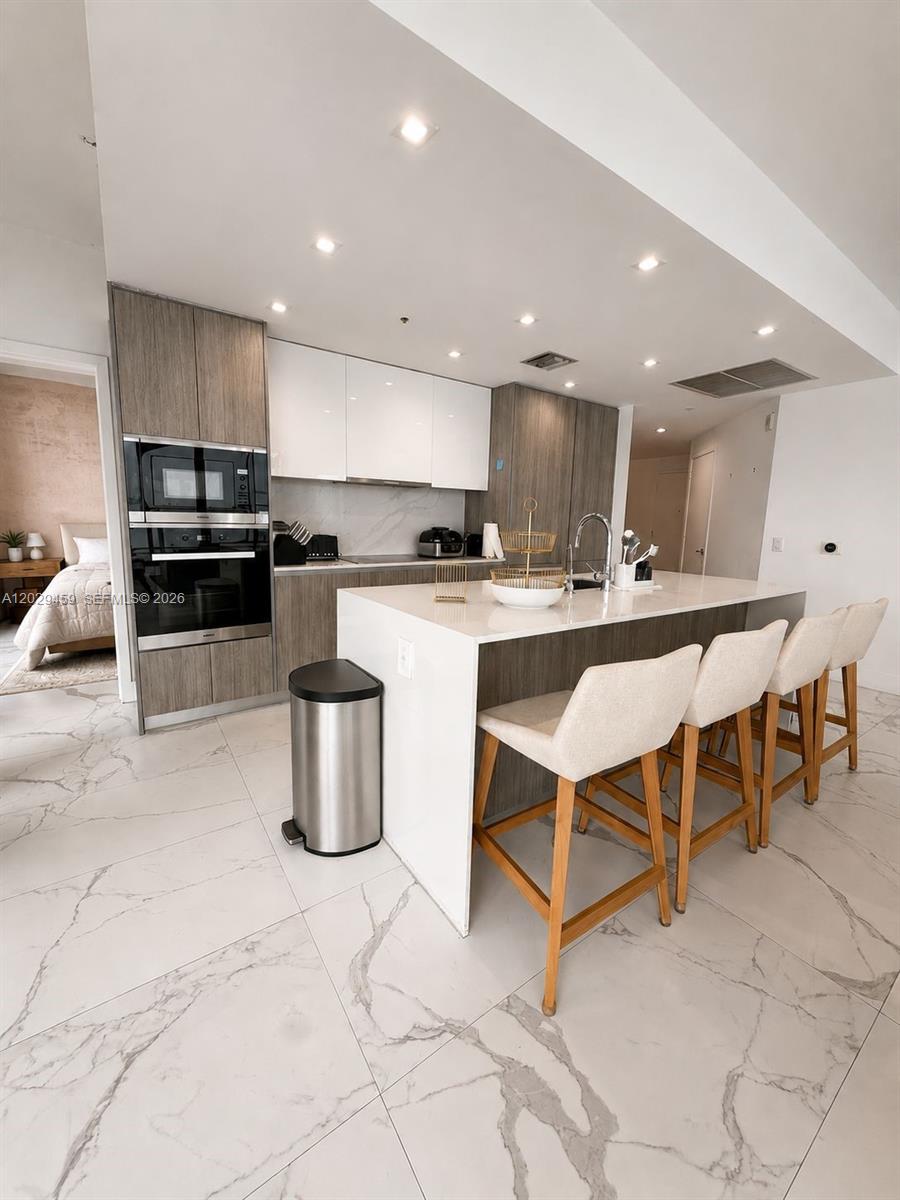 BISCAYNE BEACH CONDO - Residential Lease