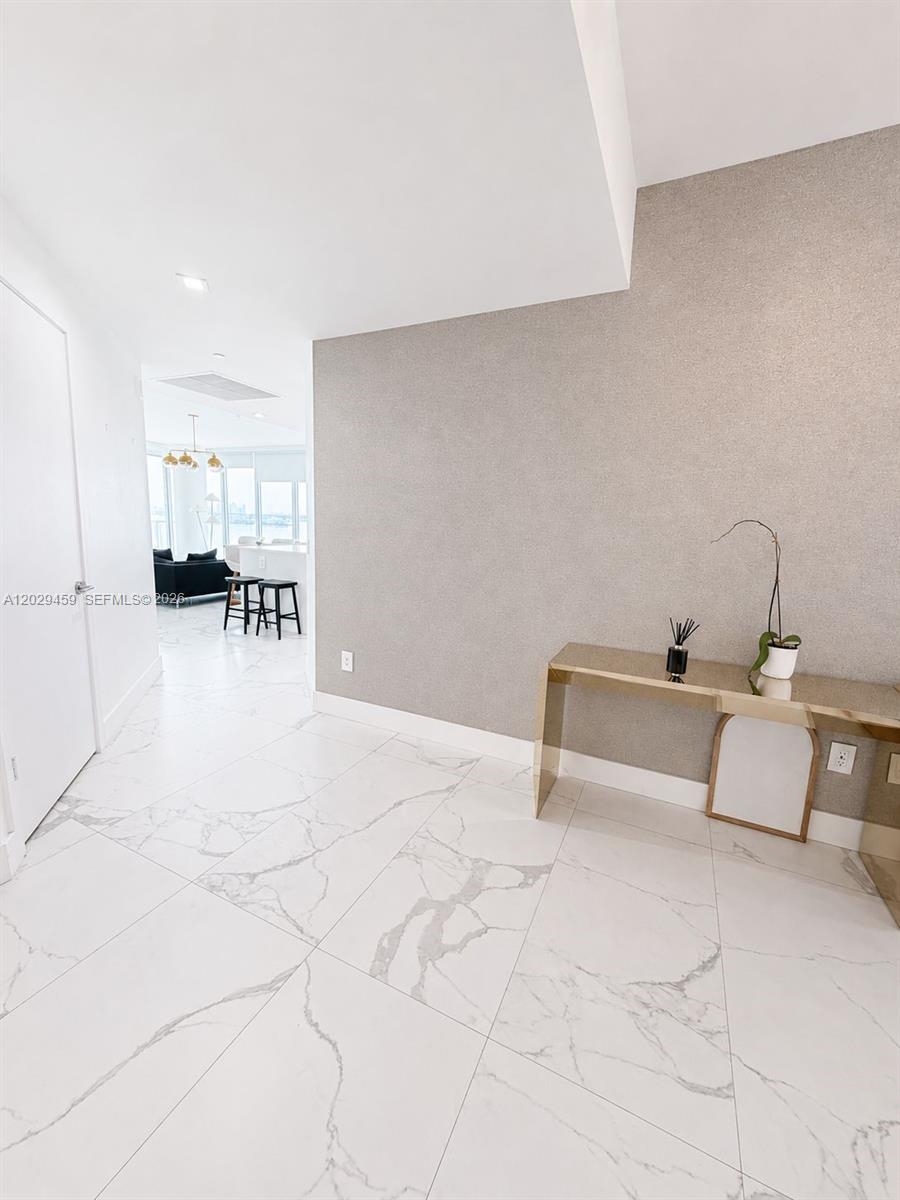 BISCAYNE BEACH CONDO - Residential Lease