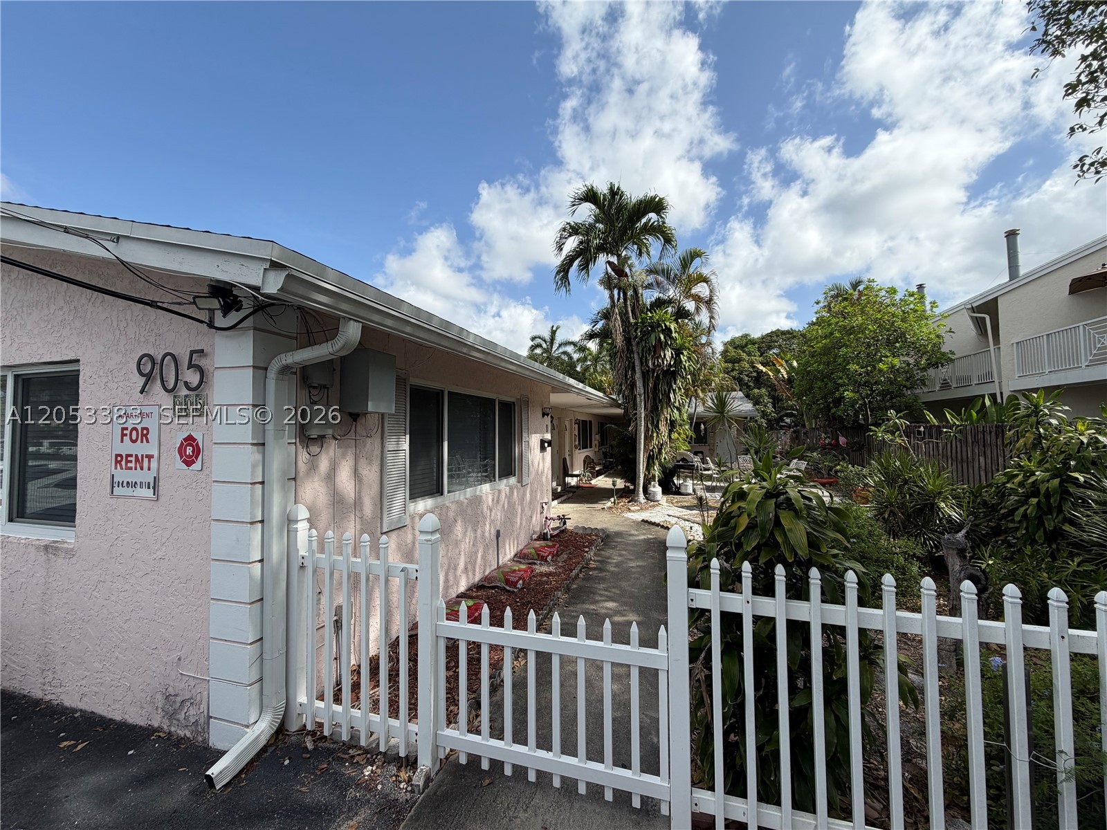 EVERGLADE LAND SALES CO - Residential Lease