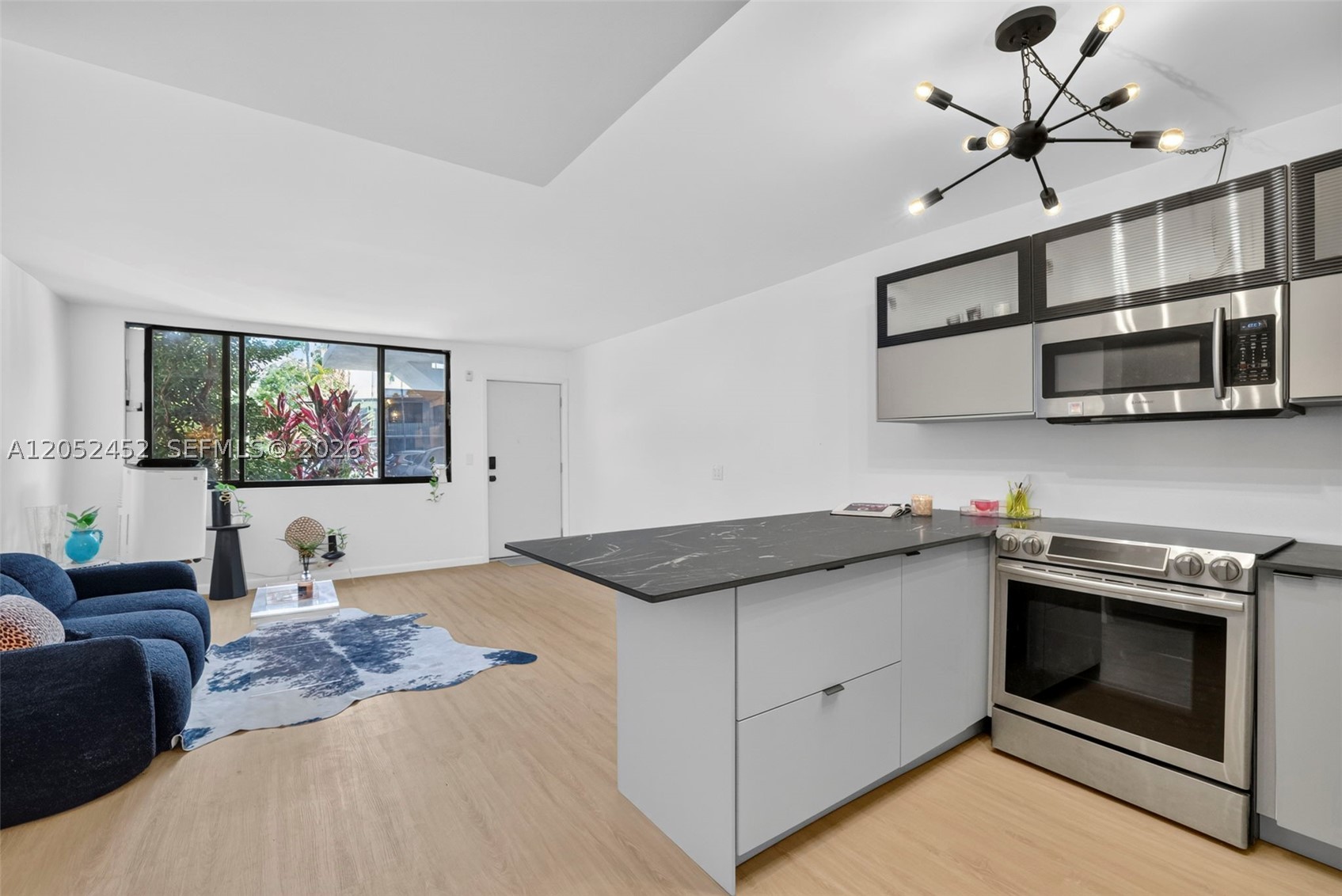 WOODS CONDO - Residential
