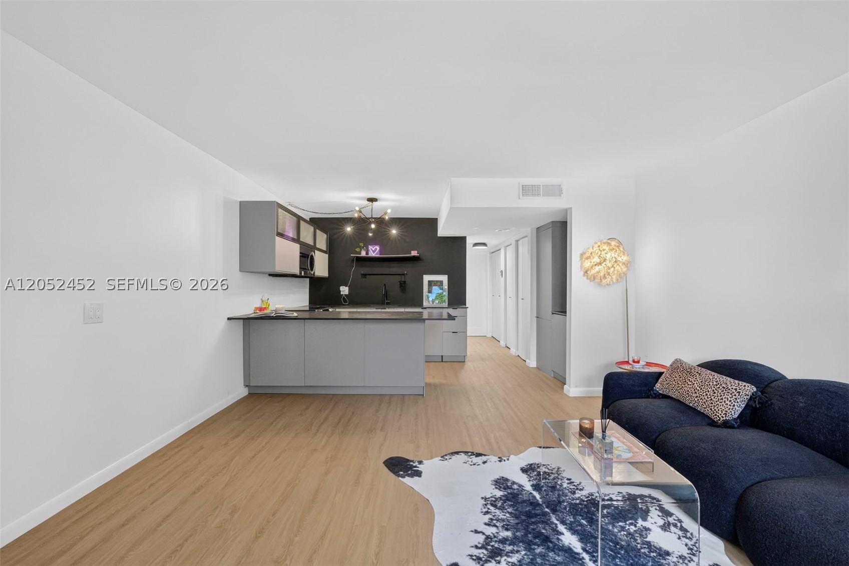 WOODS CONDO - Residential
