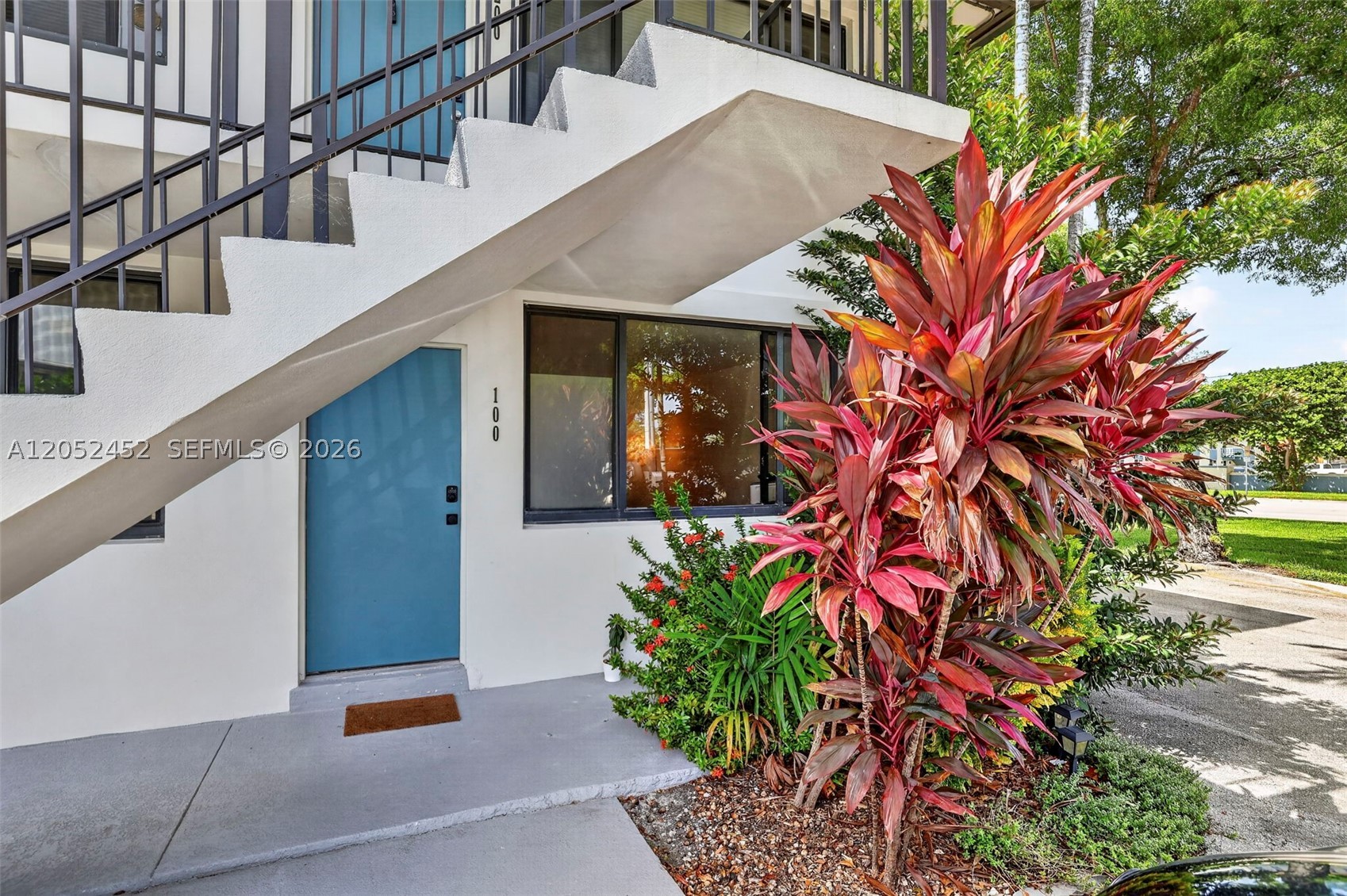 WOODS CONDO - Residential