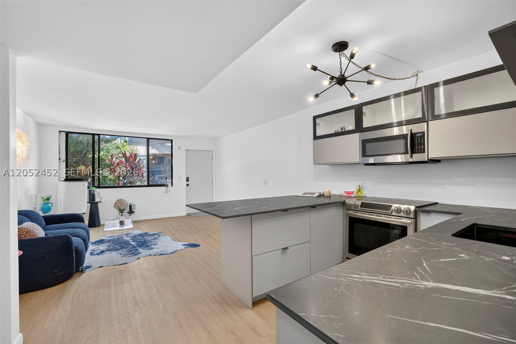WOODS CONDO - Residential