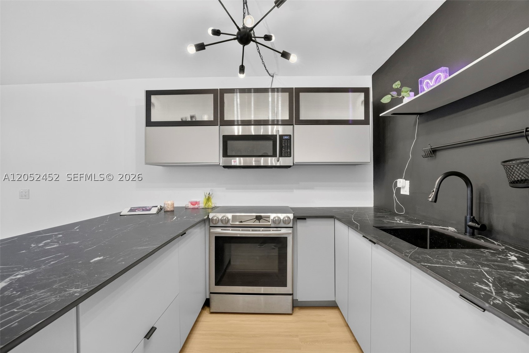 WOODS CONDO - Residential
