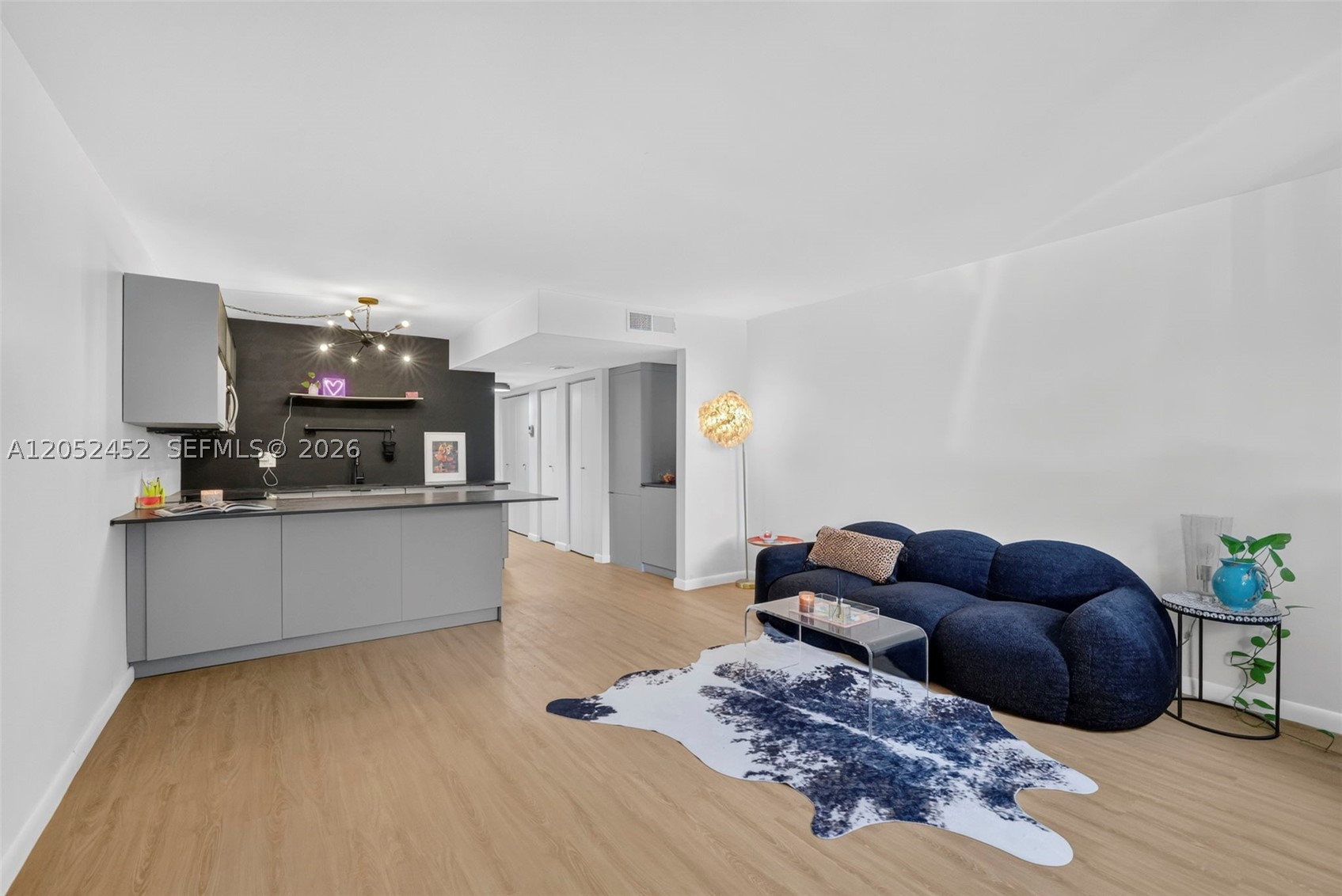 WOODS CONDO - Residential