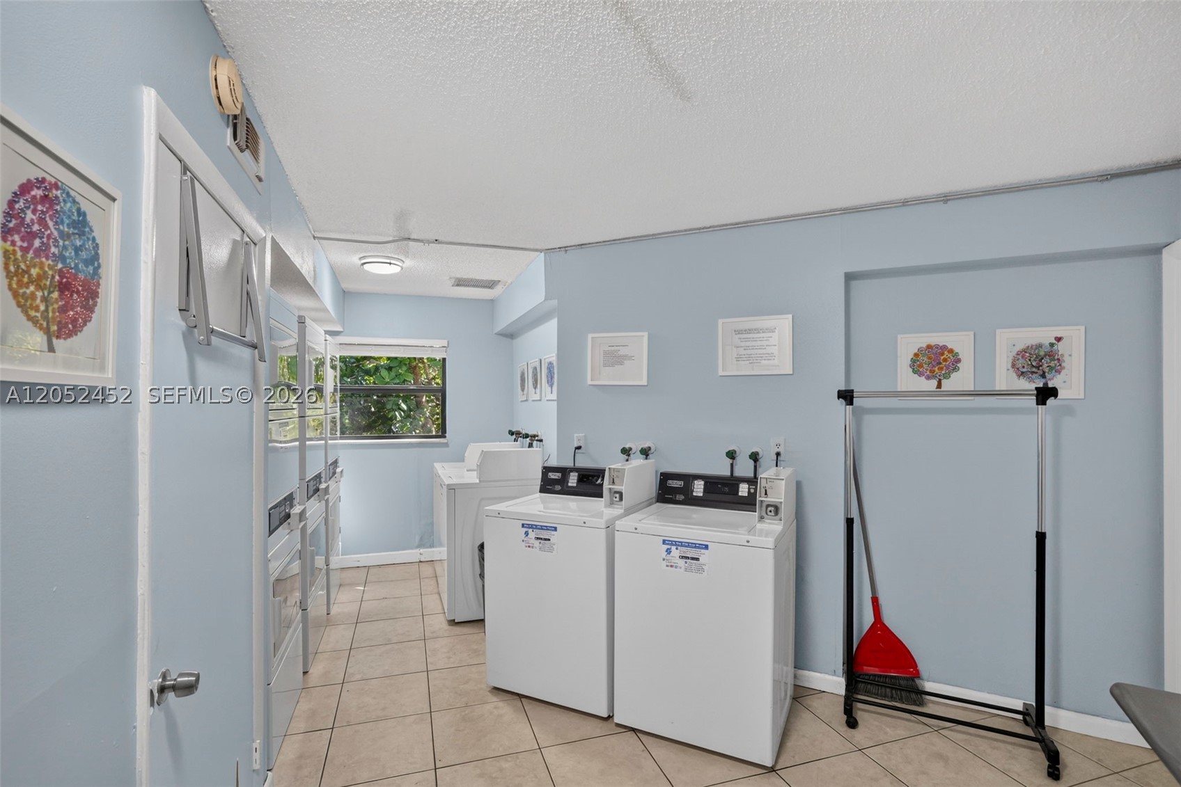 WOODS CONDO - Residential