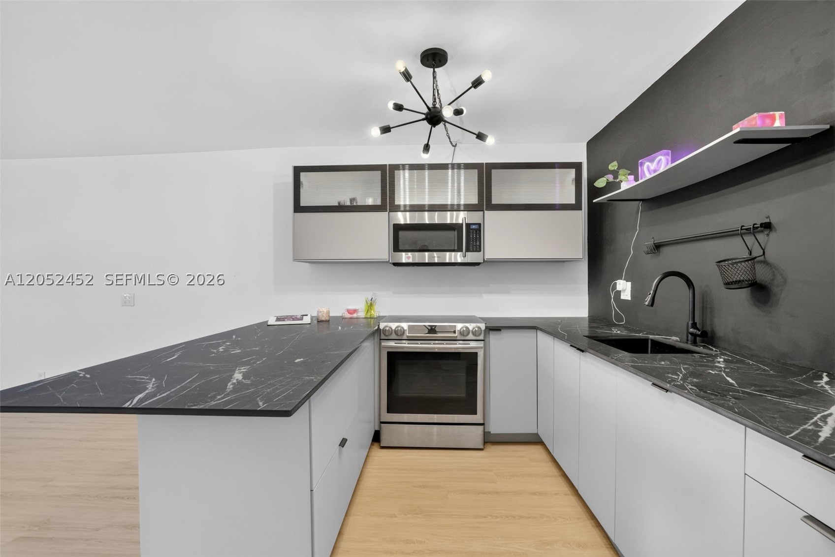 WOODS CONDO - Residential