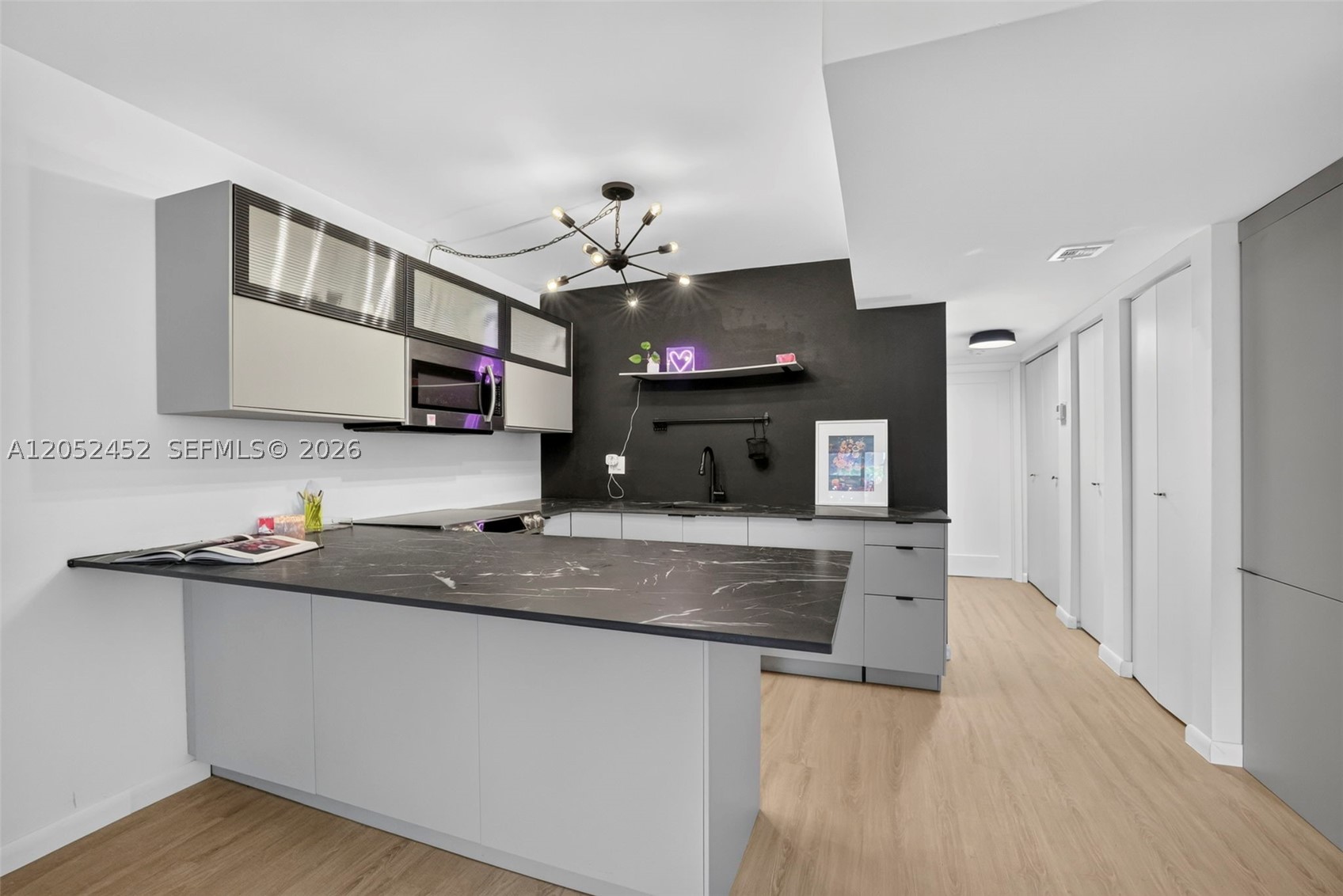 WOODS CONDO - Residential