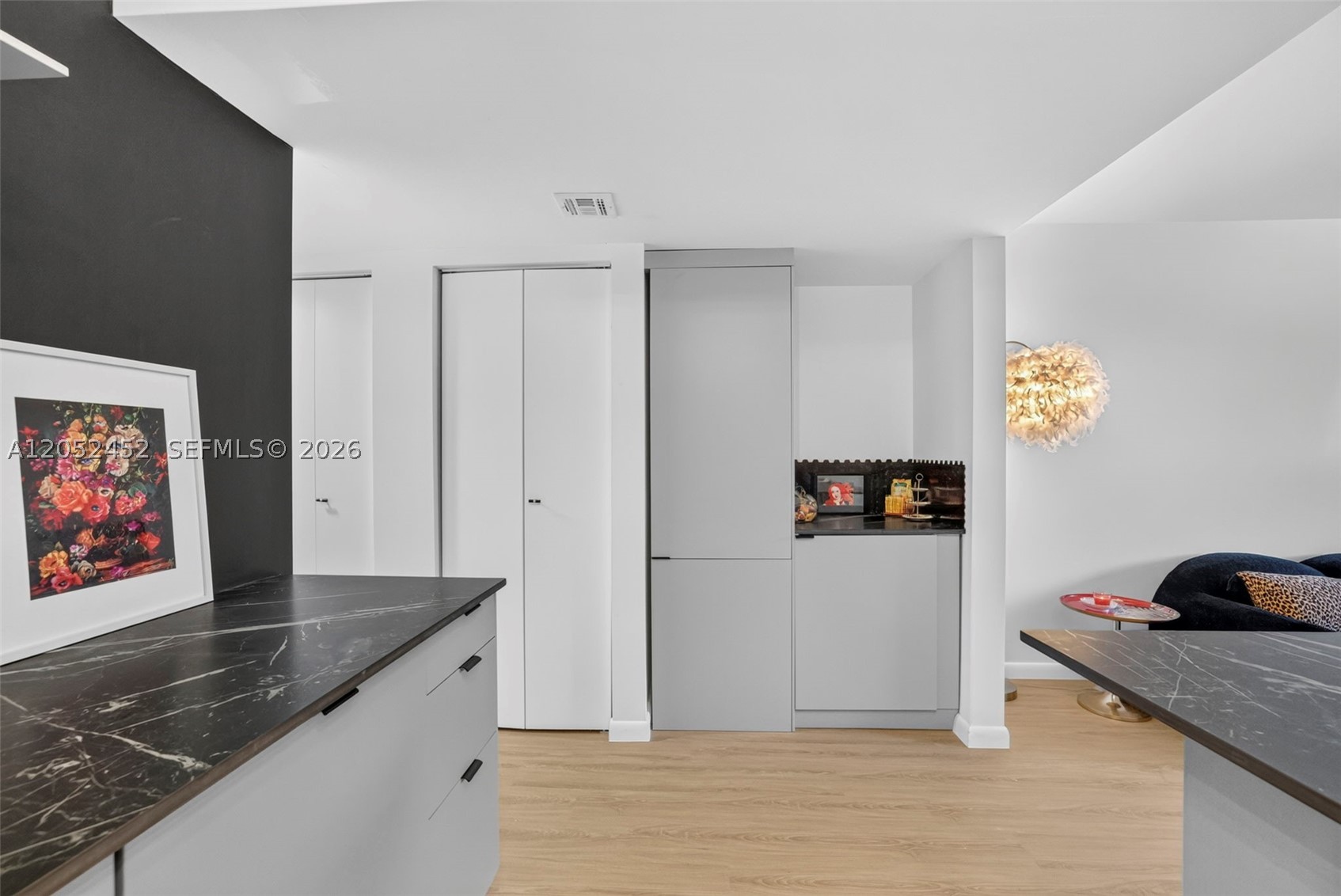 WOODS CONDO - Residential