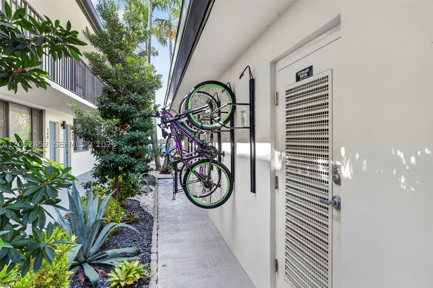 WOODS CONDO - Residential