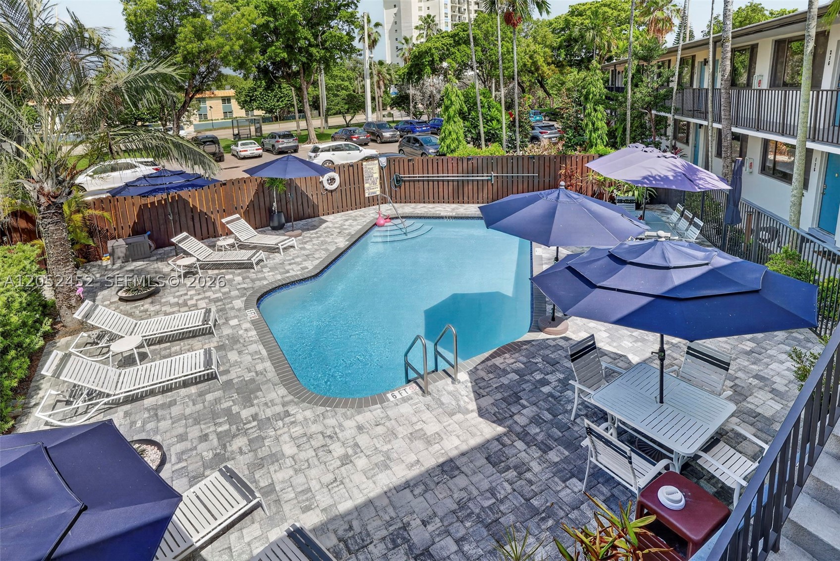 WOODS CONDO - Residential