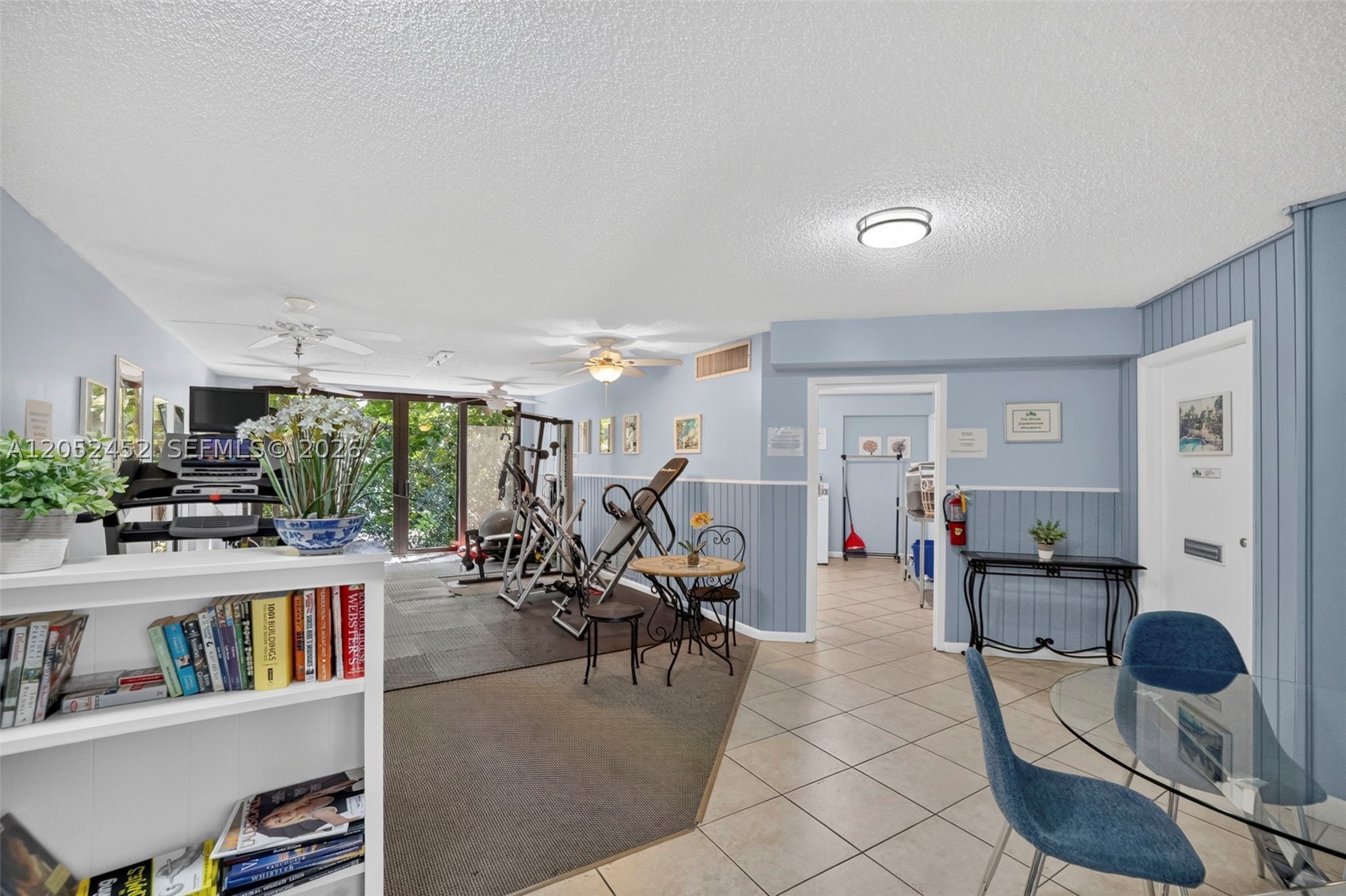 WOODS CONDO - Residential