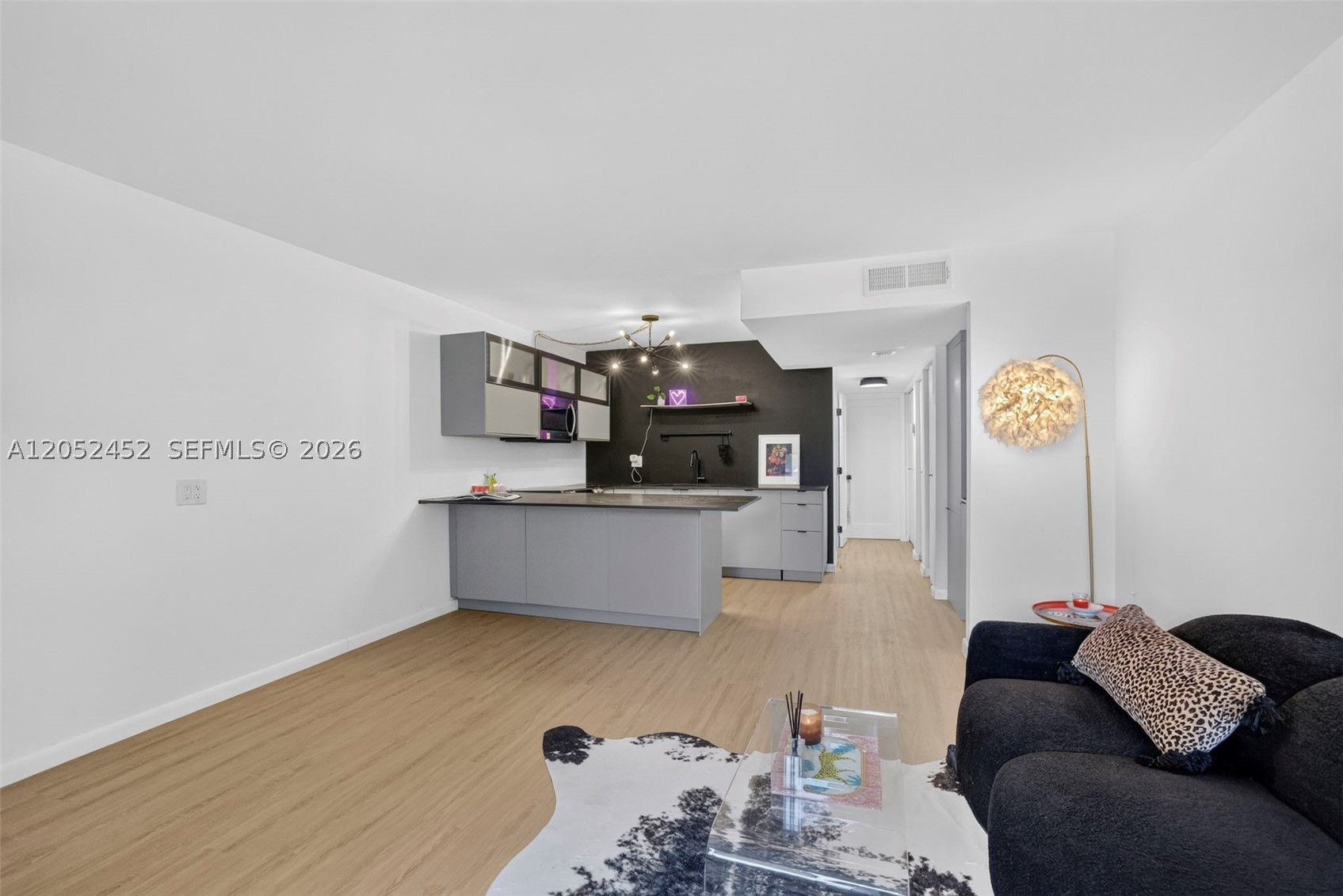 WOODS CONDO - Residential