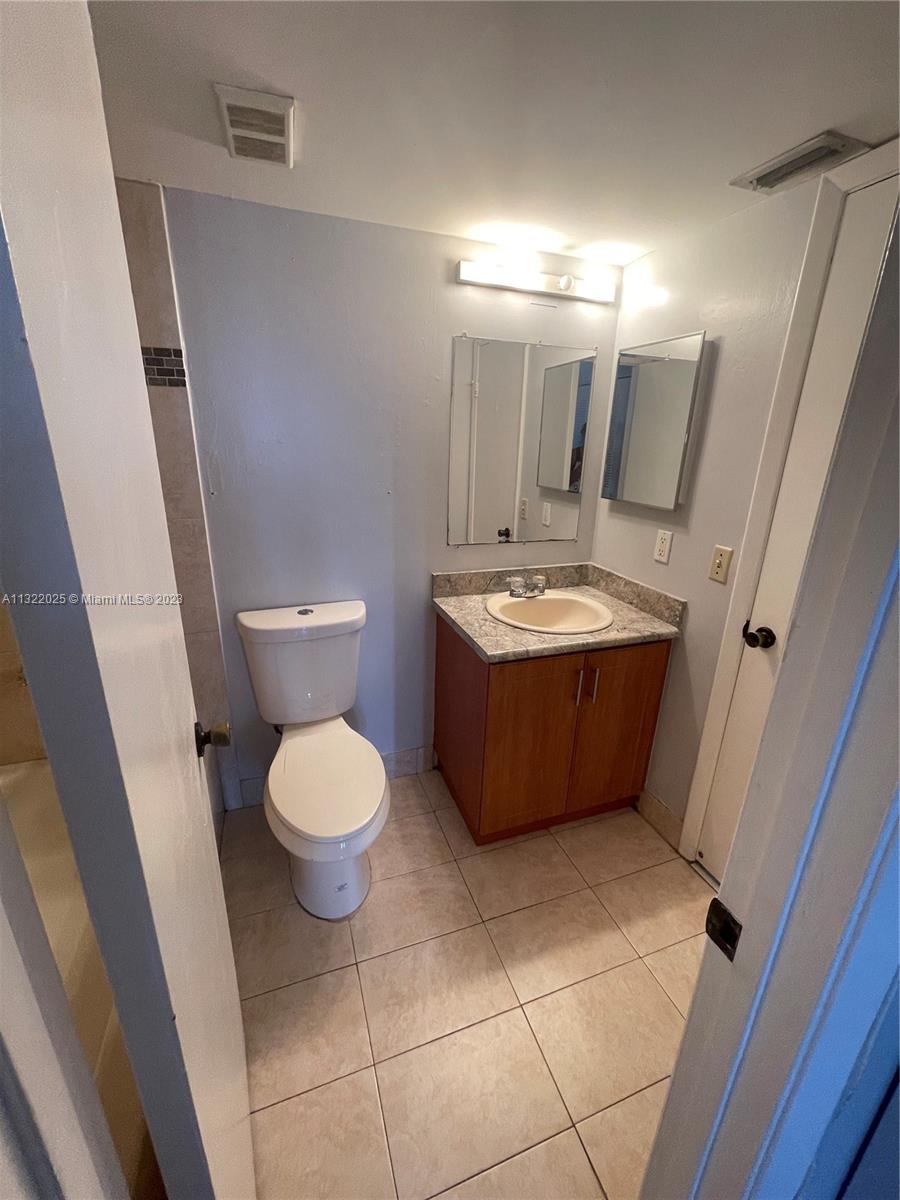 LE CLUB AT OLD CUTLER CON - Residential Lease