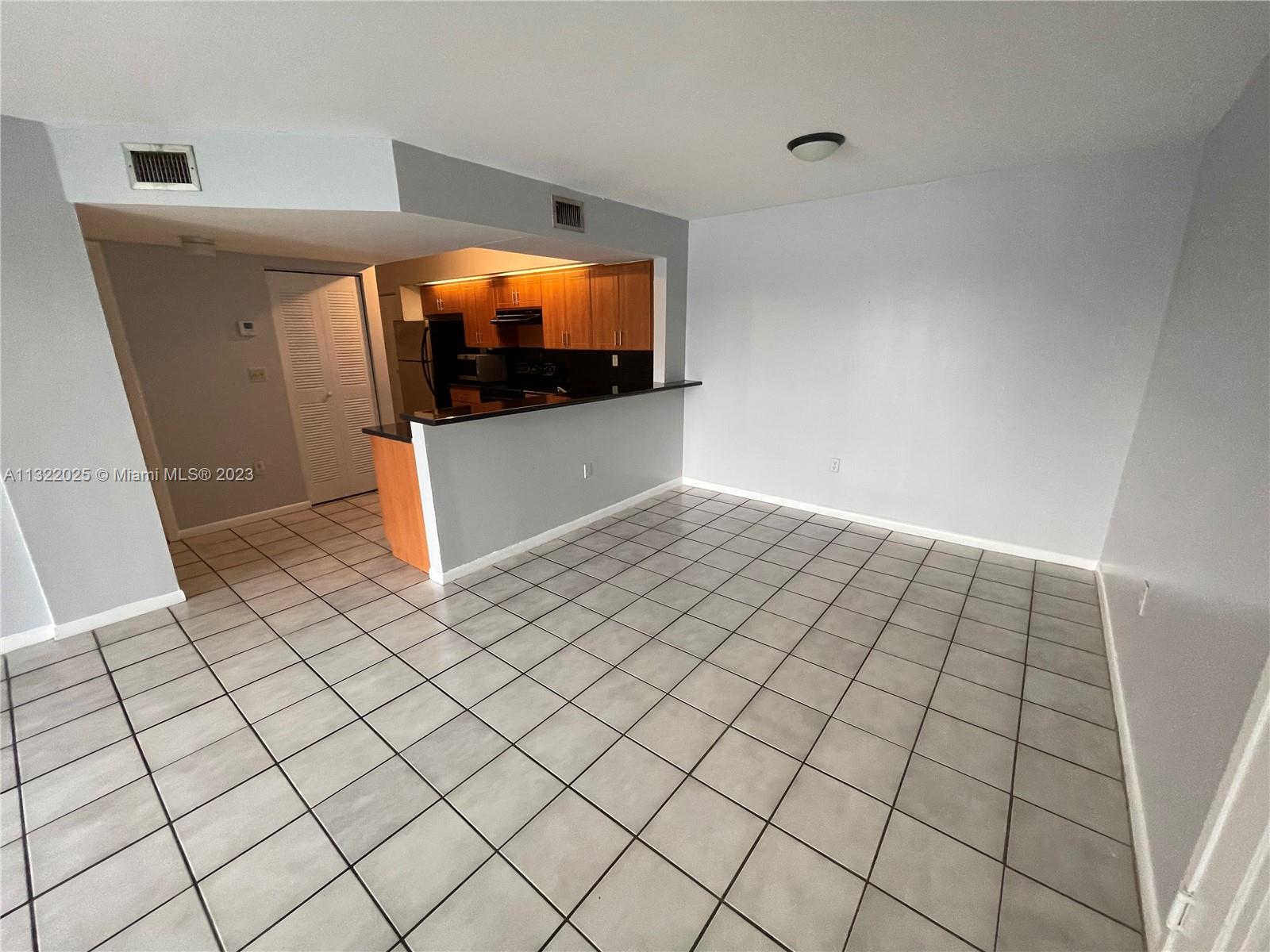 LE CLUB AT OLD CUTLER CON - Residential Lease
