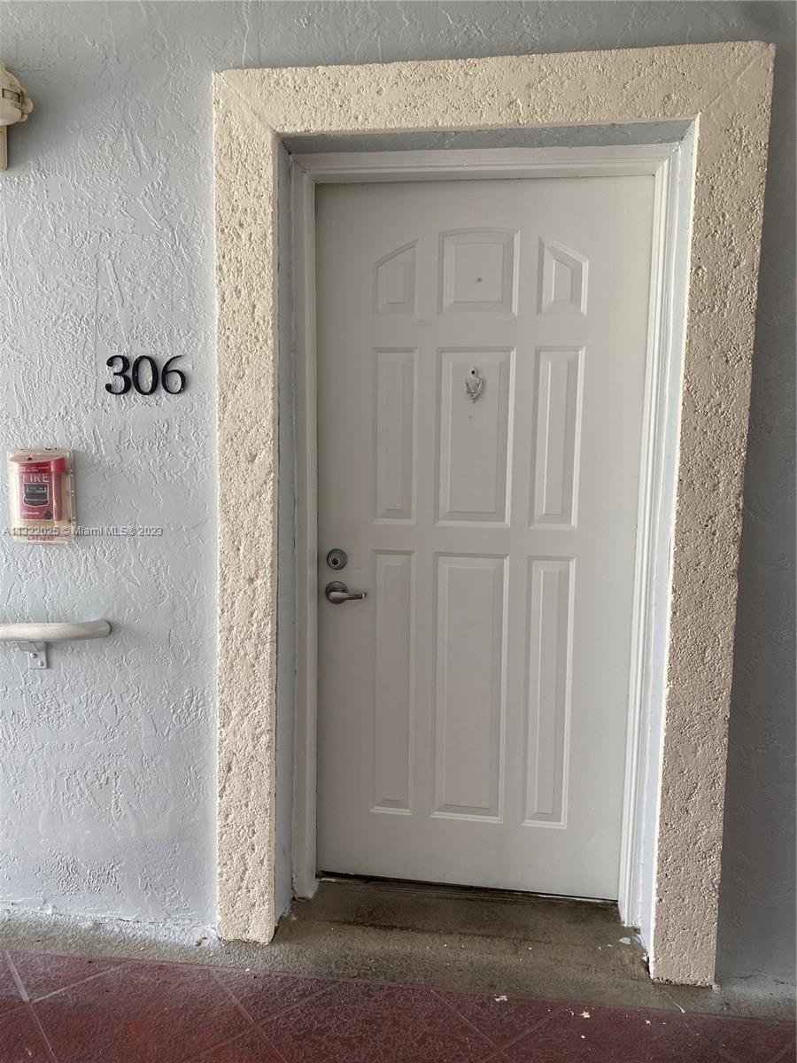 LE CLUB AT OLD CUTLER CON - Residential Lease