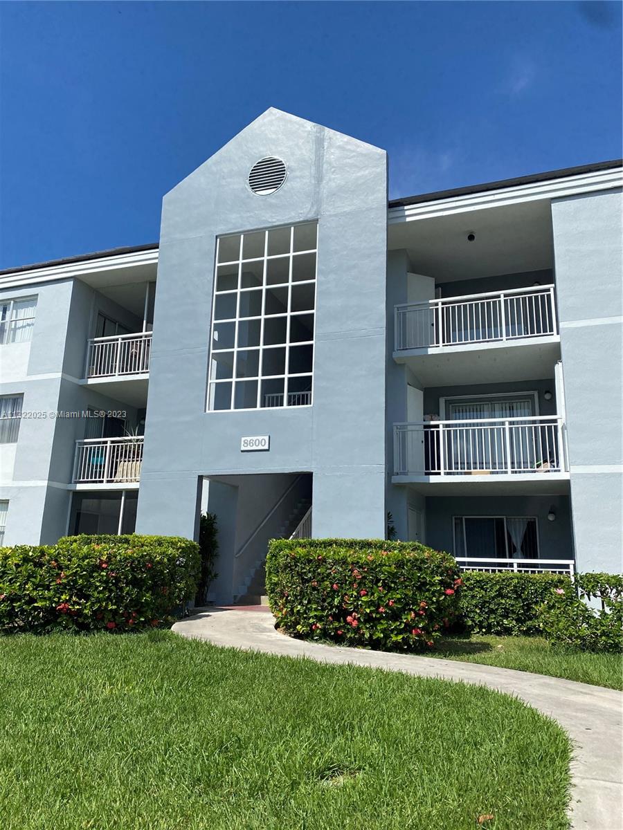 LE CLUB AT OLD CUTLER CON - Residential Lease