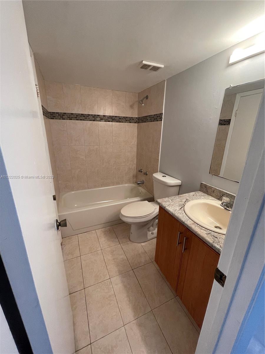 LE CLUB AT OLD CUTLER CON - Residential Lease