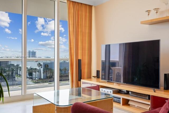 SOLIMAR CONDO - Residential