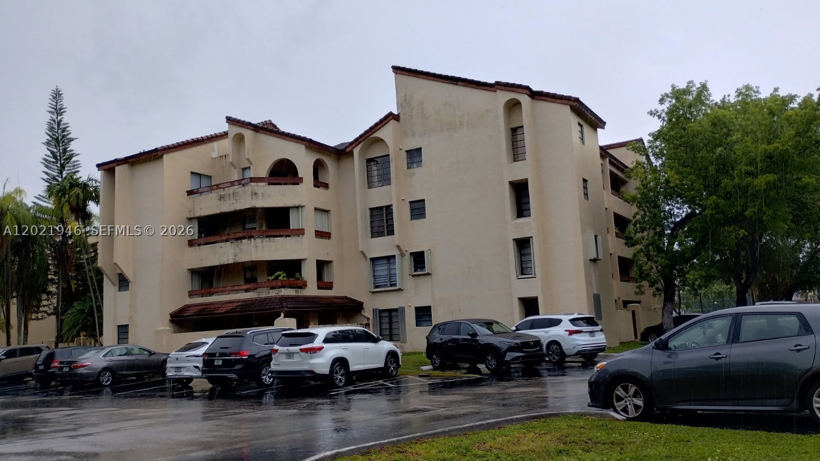 Kenland Pointe 2nd floor corner unit within walking distance to pool.  Community closed to the Florida Turnpike and Miami Ade College.  All living areas tiled, except for bedrooms. Storage room located next to elevator.