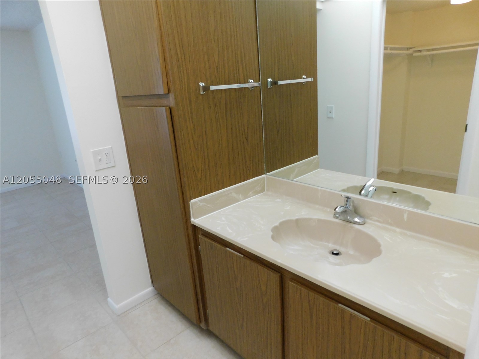 THE HORIZONS CONDO #5 - Residential Lease