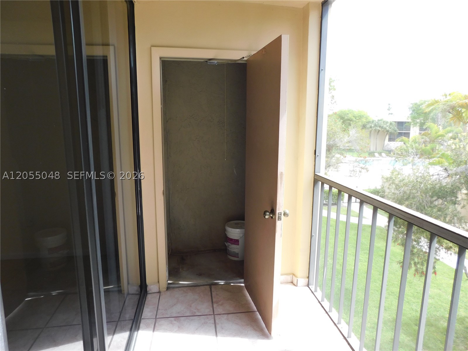 THE HORIZONS CONDO #5 - Residential Lease