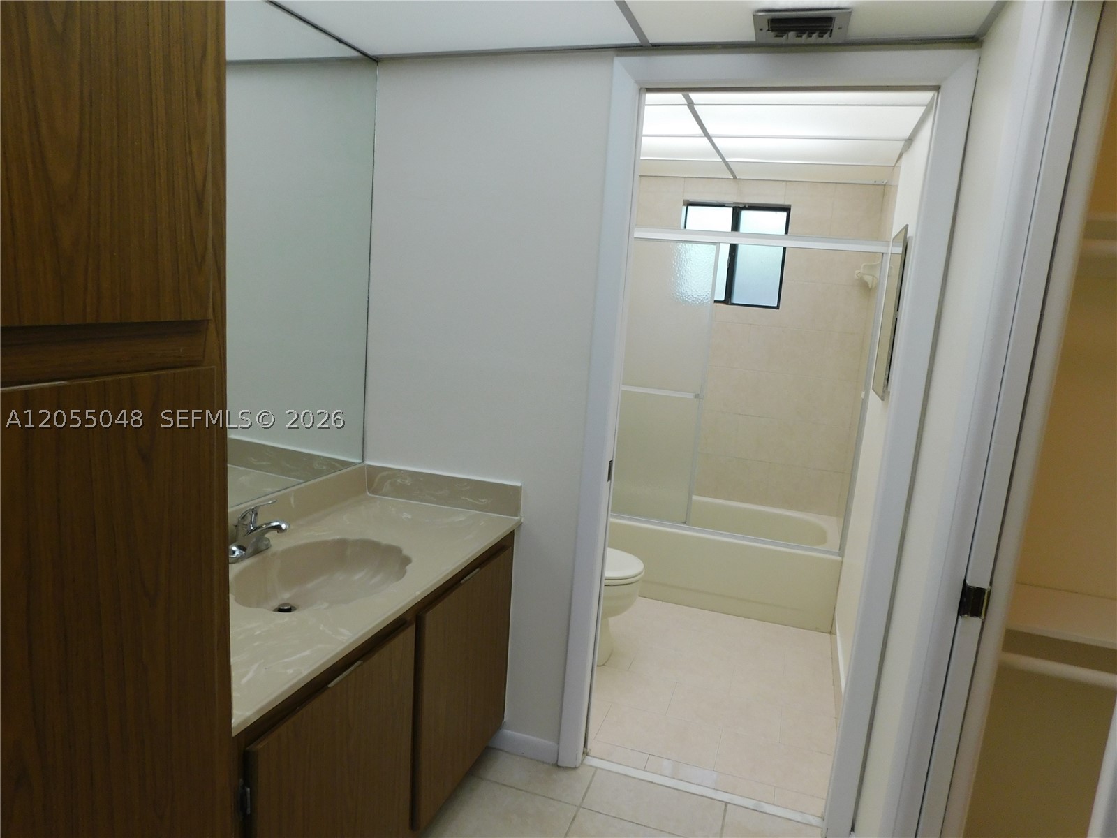 THE HORIZONS CONDO #5 - Residential Lease