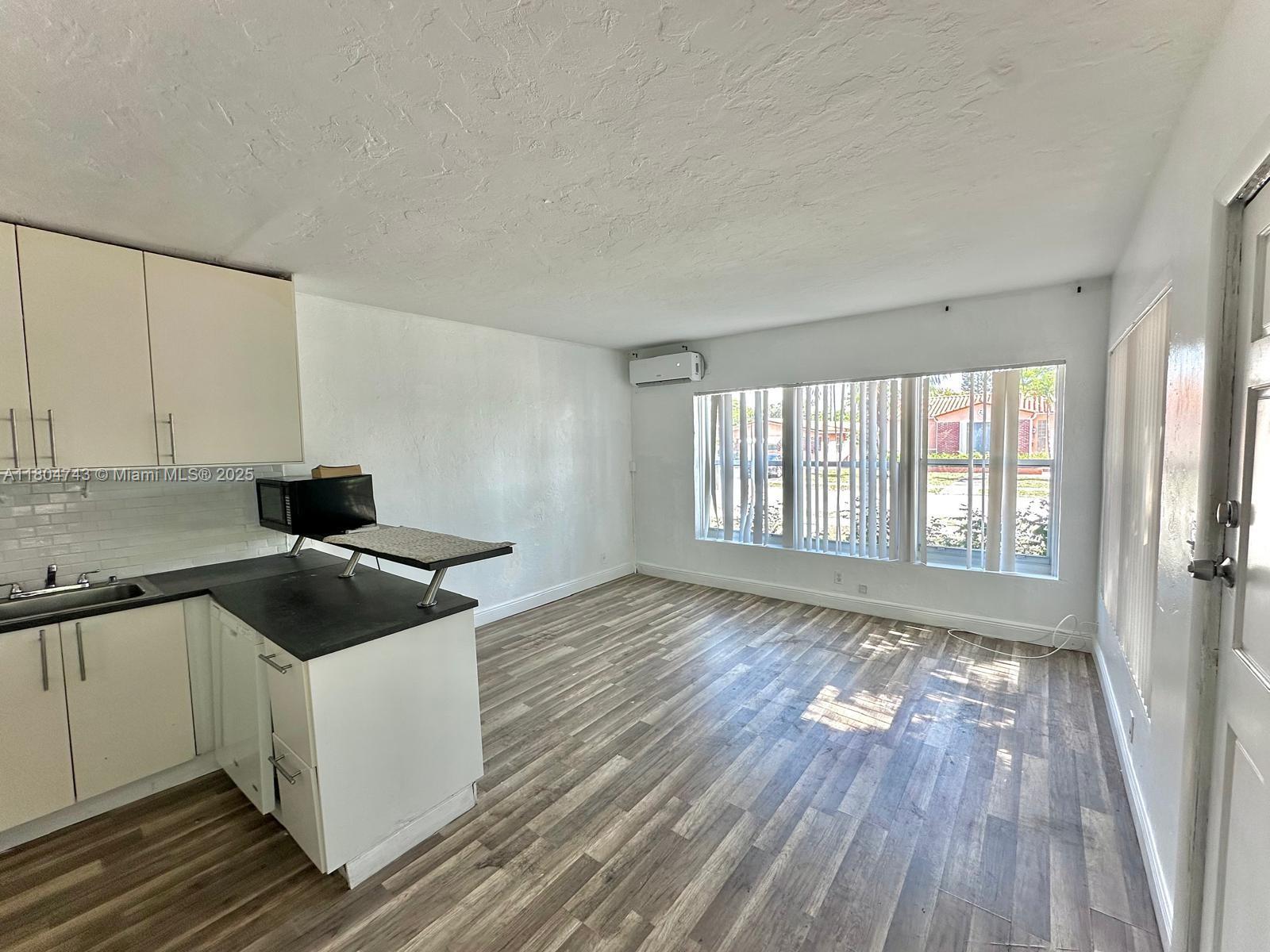 HOLLYWOOD SOUTH SIDE ADD - Residential Lease