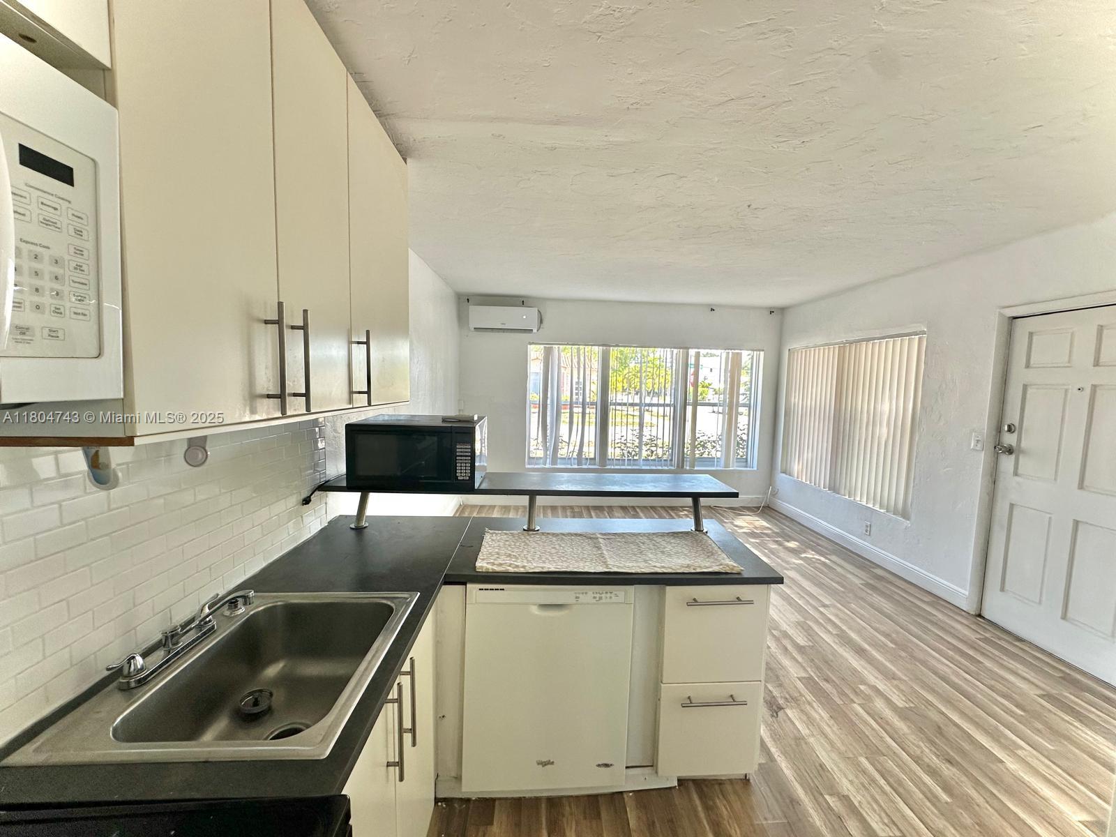 HOLLYWOOD SOUTH SIDE ADD - Residential Lease