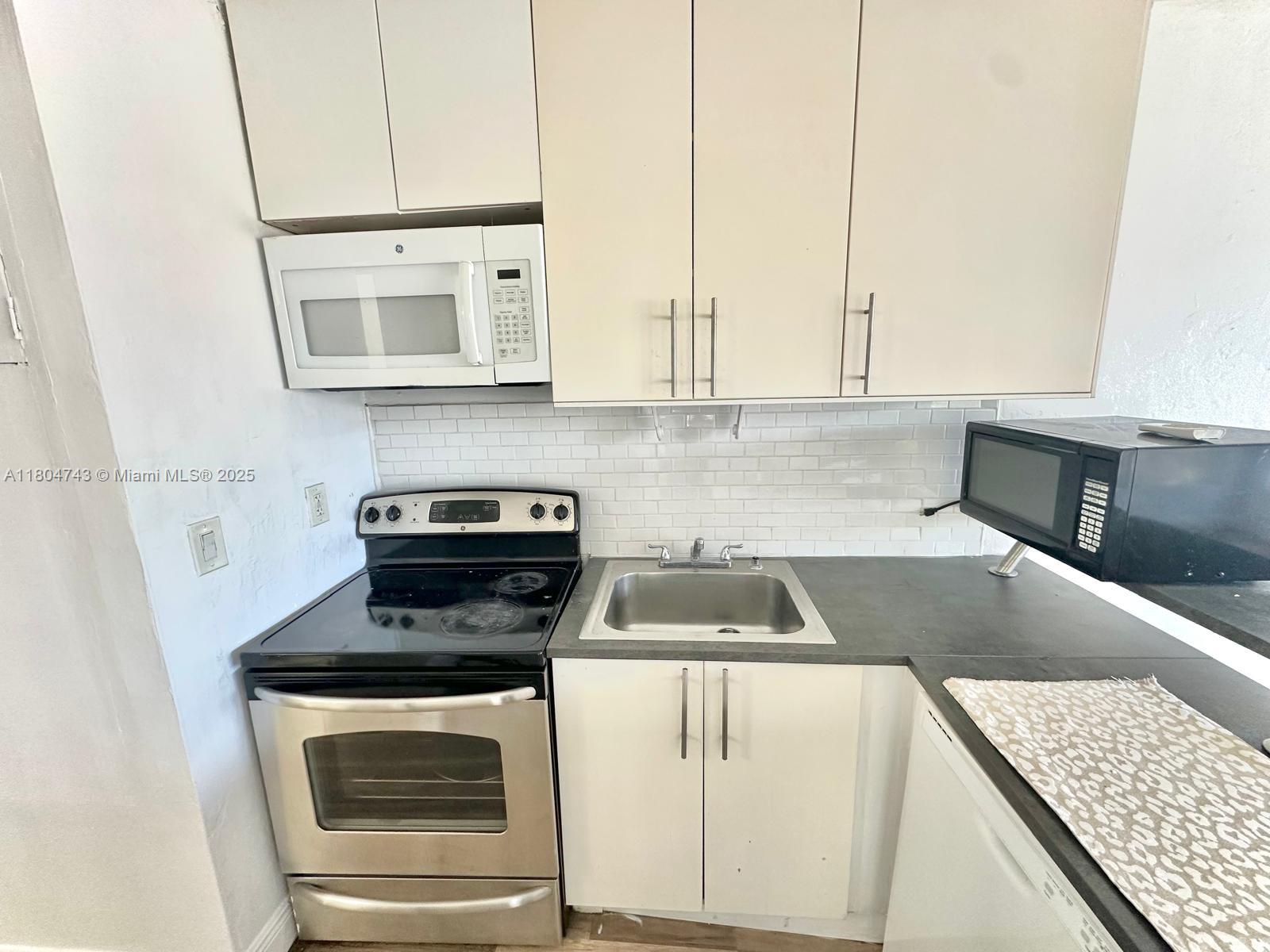 HOLLYWOOD SOUTH SIDE ADD - Residential Lease