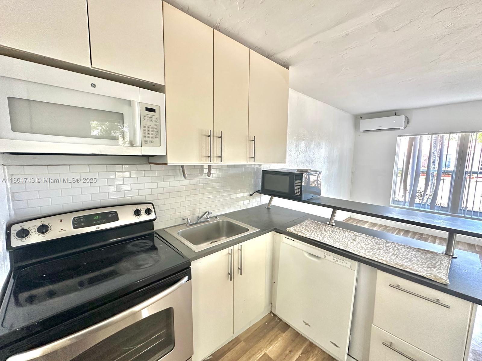 HOLLYWOOD SOUTH SIDE ADD - Residential Lease