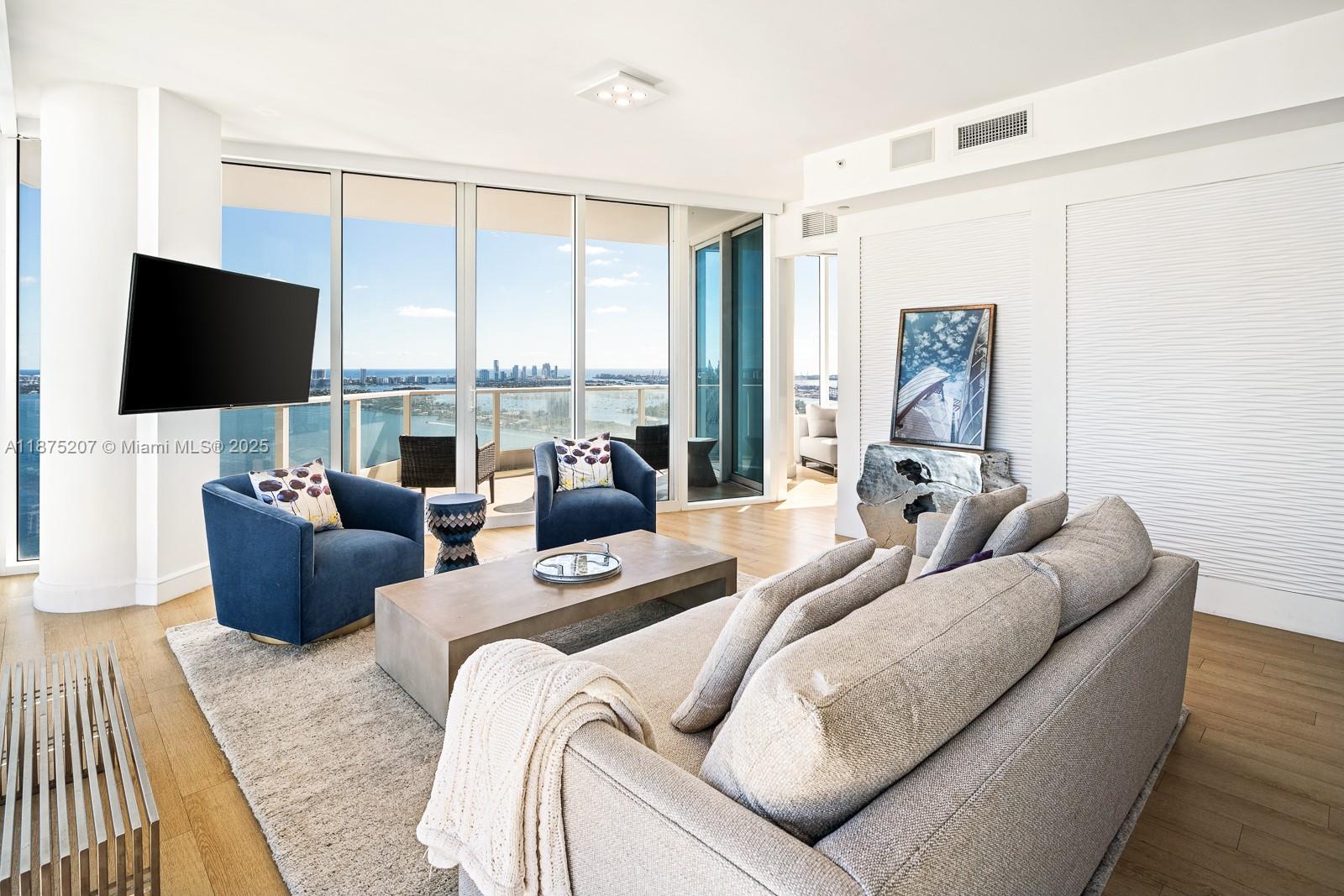 PARAMOUNT BAY CONDO - Residential