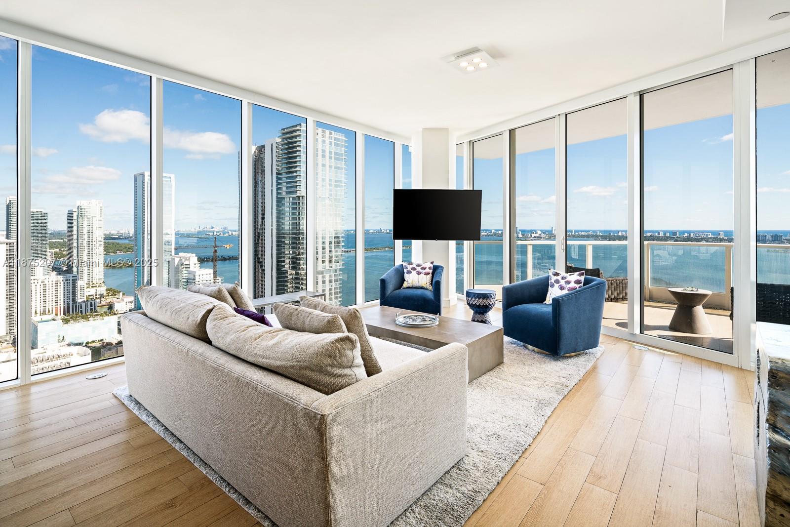 PARAMOUNT BAY CONDO - Residential