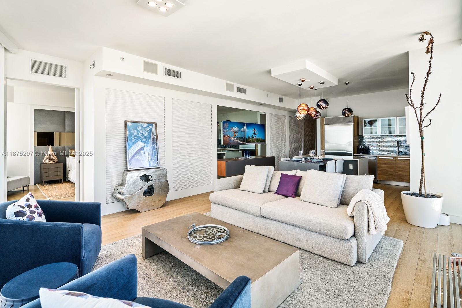 PARAMOUNT BAY CONDO - Residential