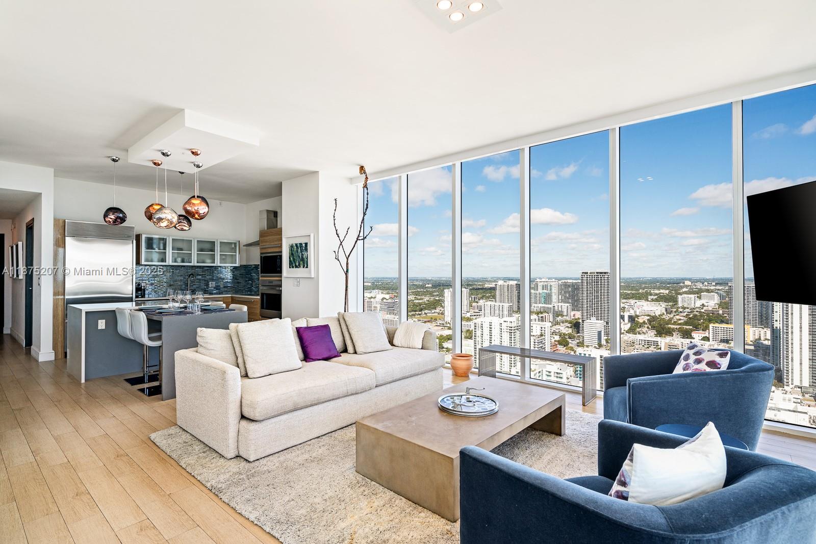 PARAMOUNT BAY CONDO - Residential