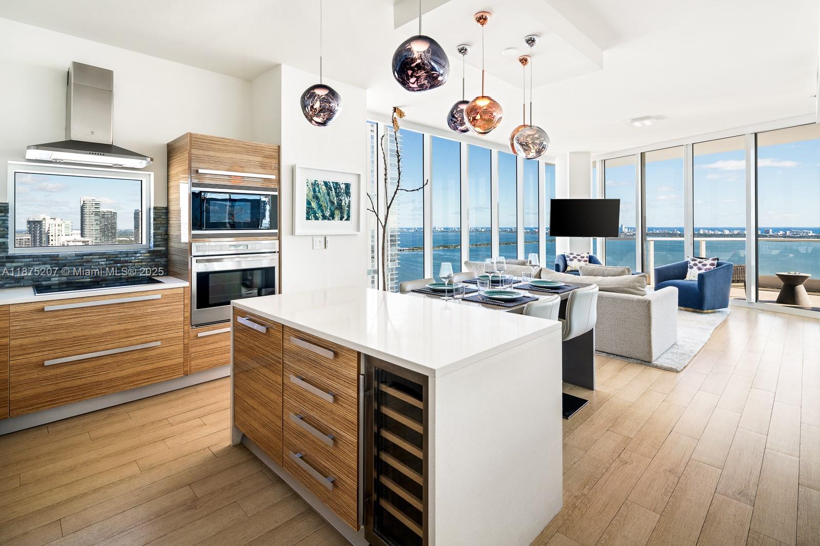 PARAMOUNT BAY CONDO - Residential