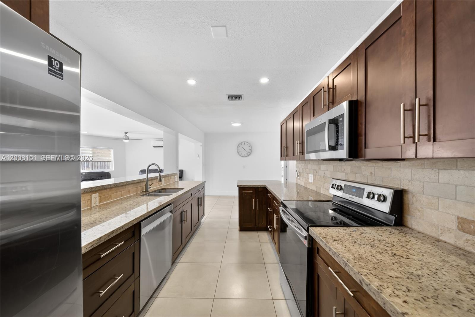 LAKE PARK MANOR REPLAT - Residential
