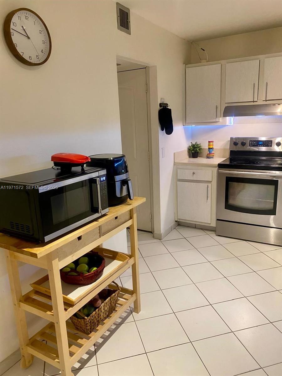 ARLEN HOUSE EAST CONDO - Residential