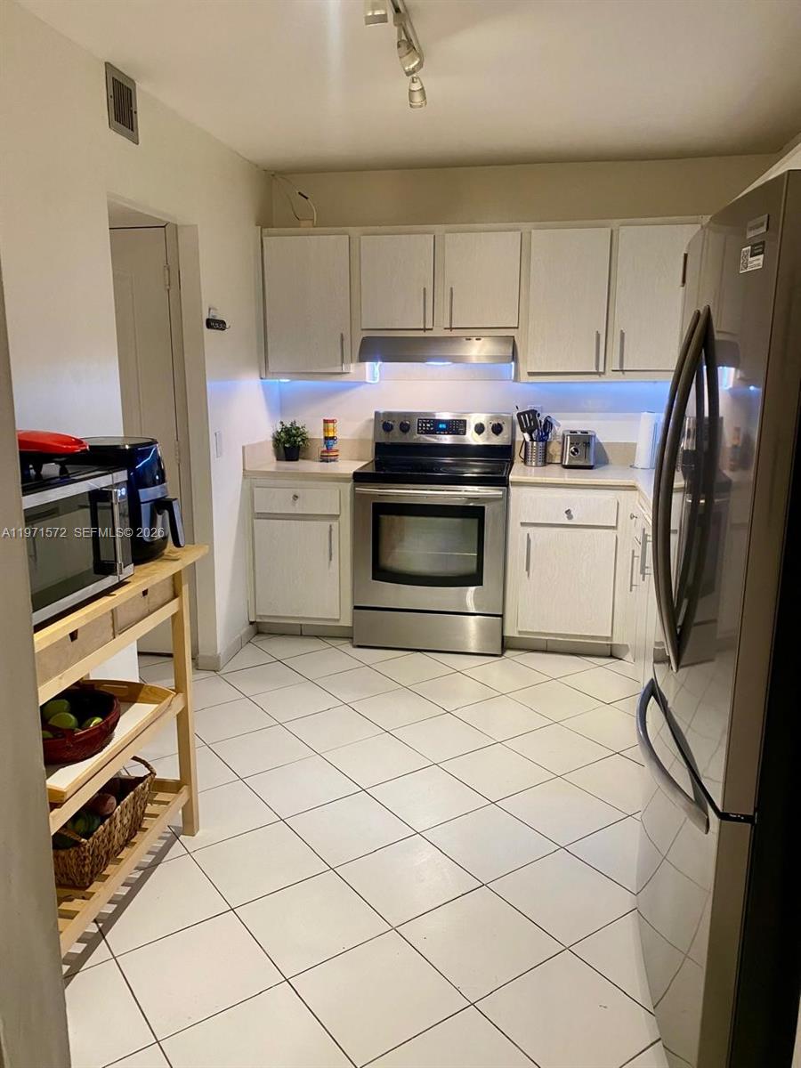 ARLEN HOUSE EAST CONDO - Residential