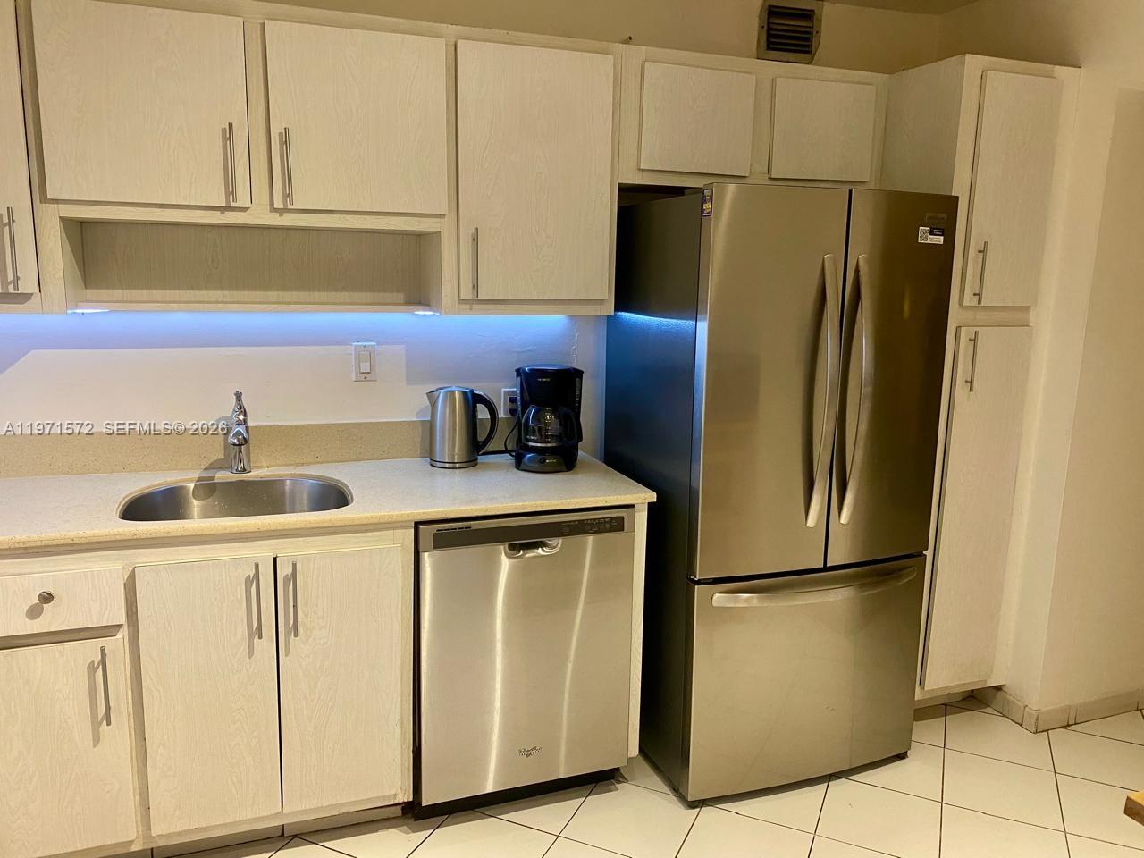ARLEN HOUSE EAST CONDO - Residential