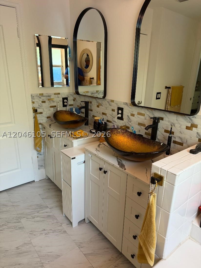 SPANISH LAKES 1ST ADDN - Residential