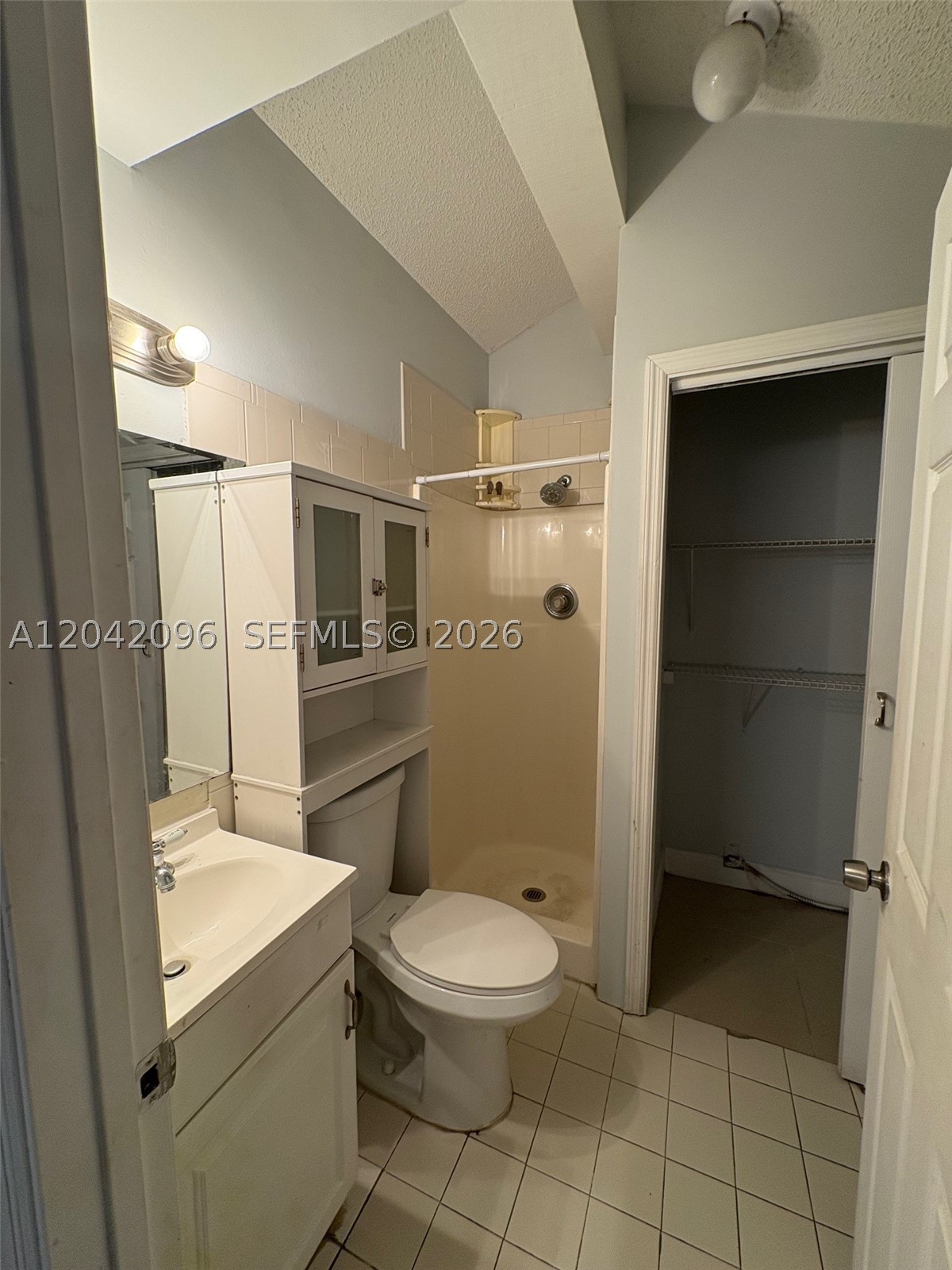 ORCHARD LAKE TOWN HOUSES - Residential