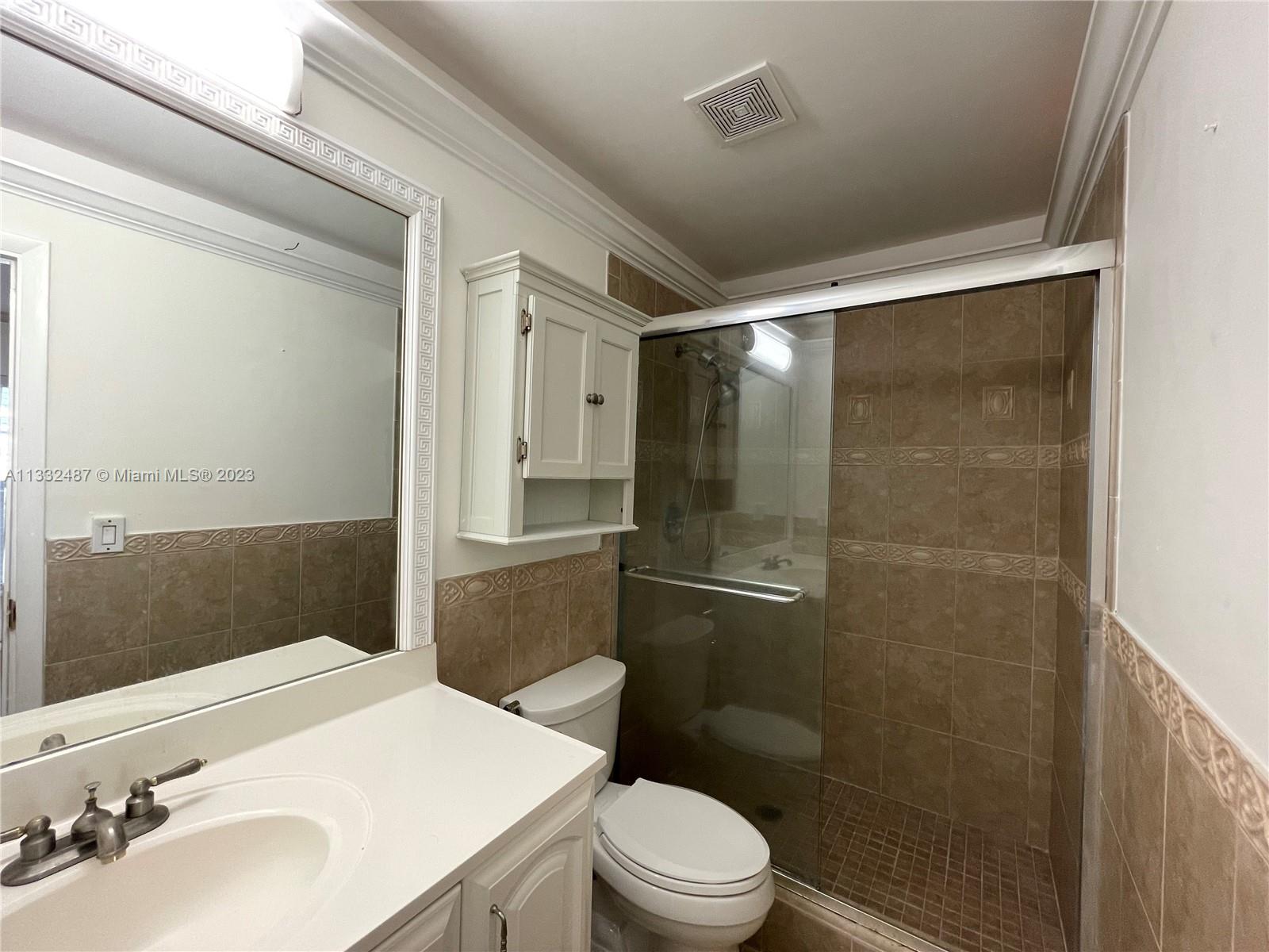 LAKEWOOD ON THE GREEN SEC - Residential Lease