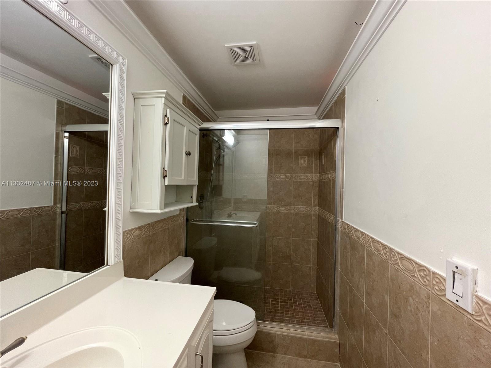 LAKEWOOD ON THE GREEN SEC - Residential Lease
