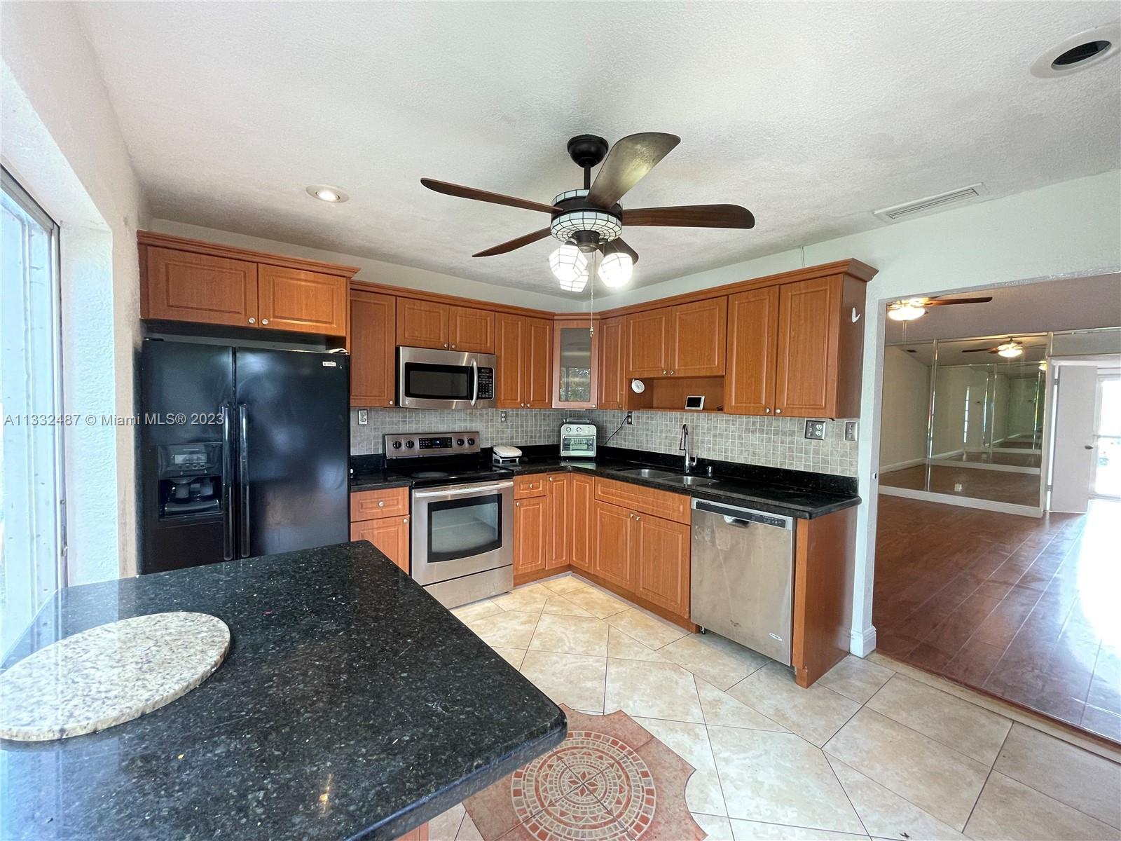 LAKEWOOD ON THE GREEN SEC - Residential Lease