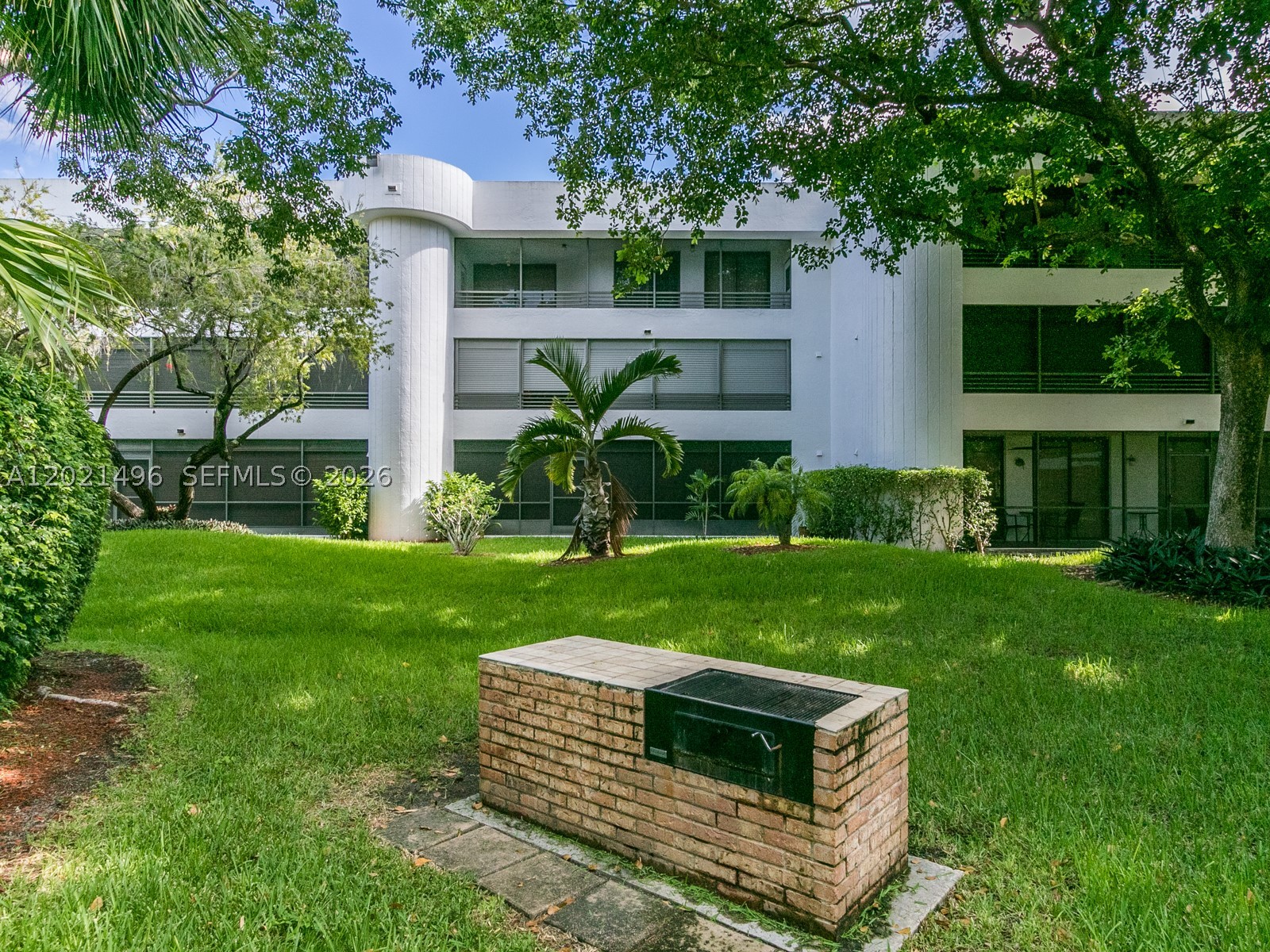 SHERIDAN BY THE BEACH CON - Residential