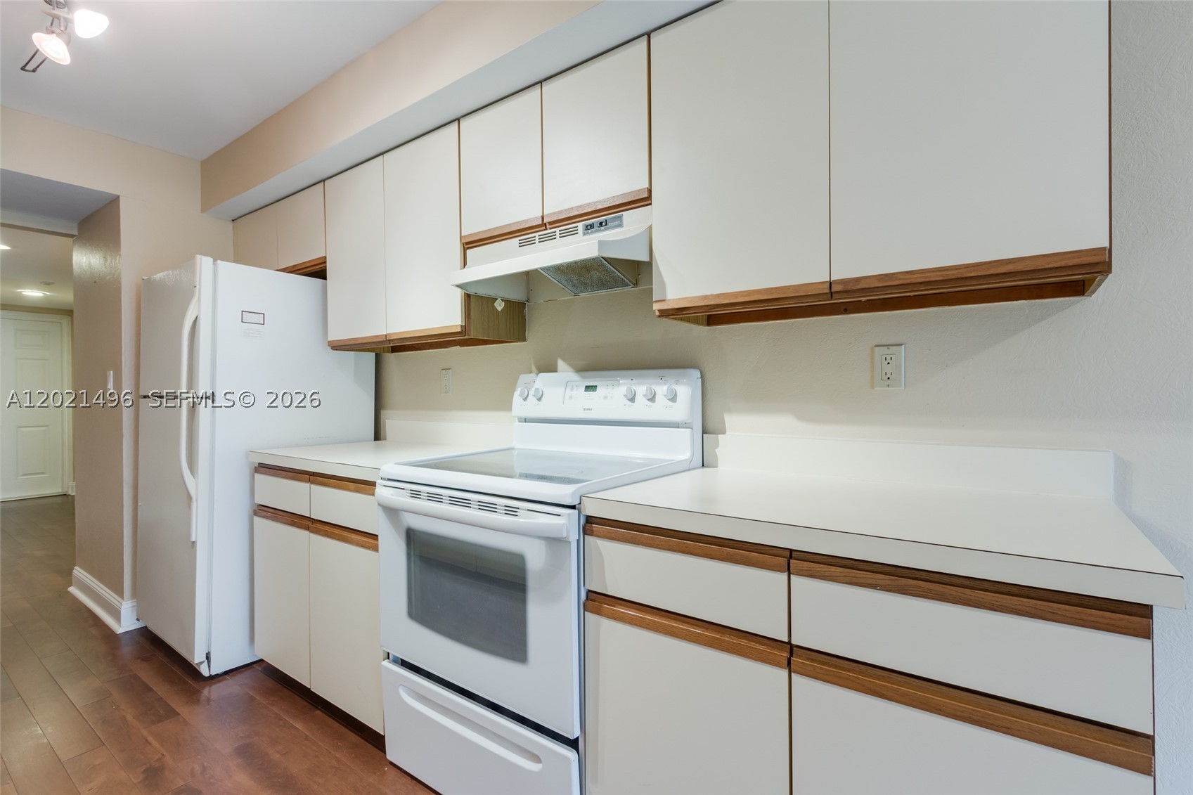 SHERIDAN BY THE BEACH CON - Residential